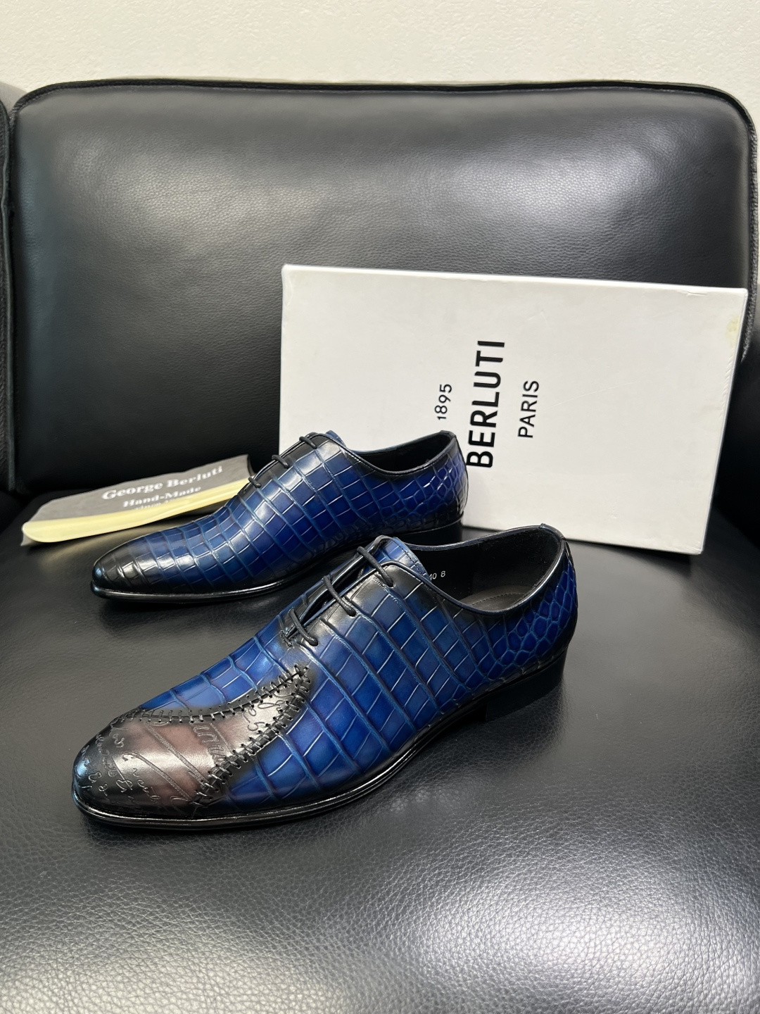 Berluti 高品质 顶级工艺品 布鲁提 专柜同步发售原厂配置，意大利进口牛皮面料，全进口水染牛皮里垫