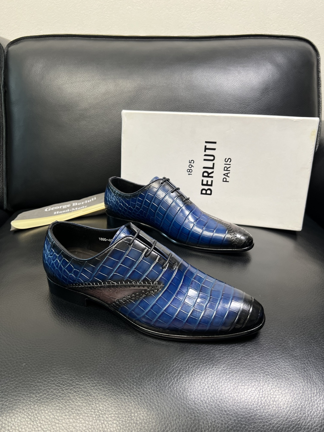 Berluti 高品质 顶级工艺品 布鲁提 专柜同步发售原厂配置，意大利进口牛皮面料，全进口水染牛皮里垫