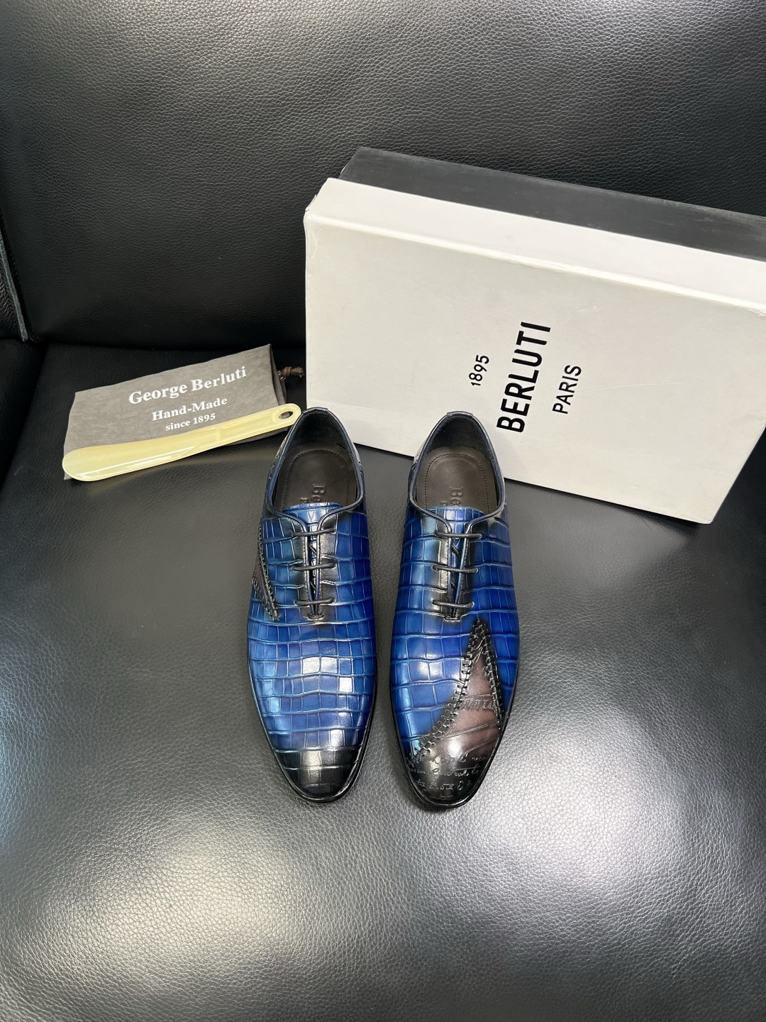 Berluti 高品质 顶级工艺品 布鲁提 专柜同步发售原厂配置，意大利进口牛皮面料，全进口水染牛皮里垫