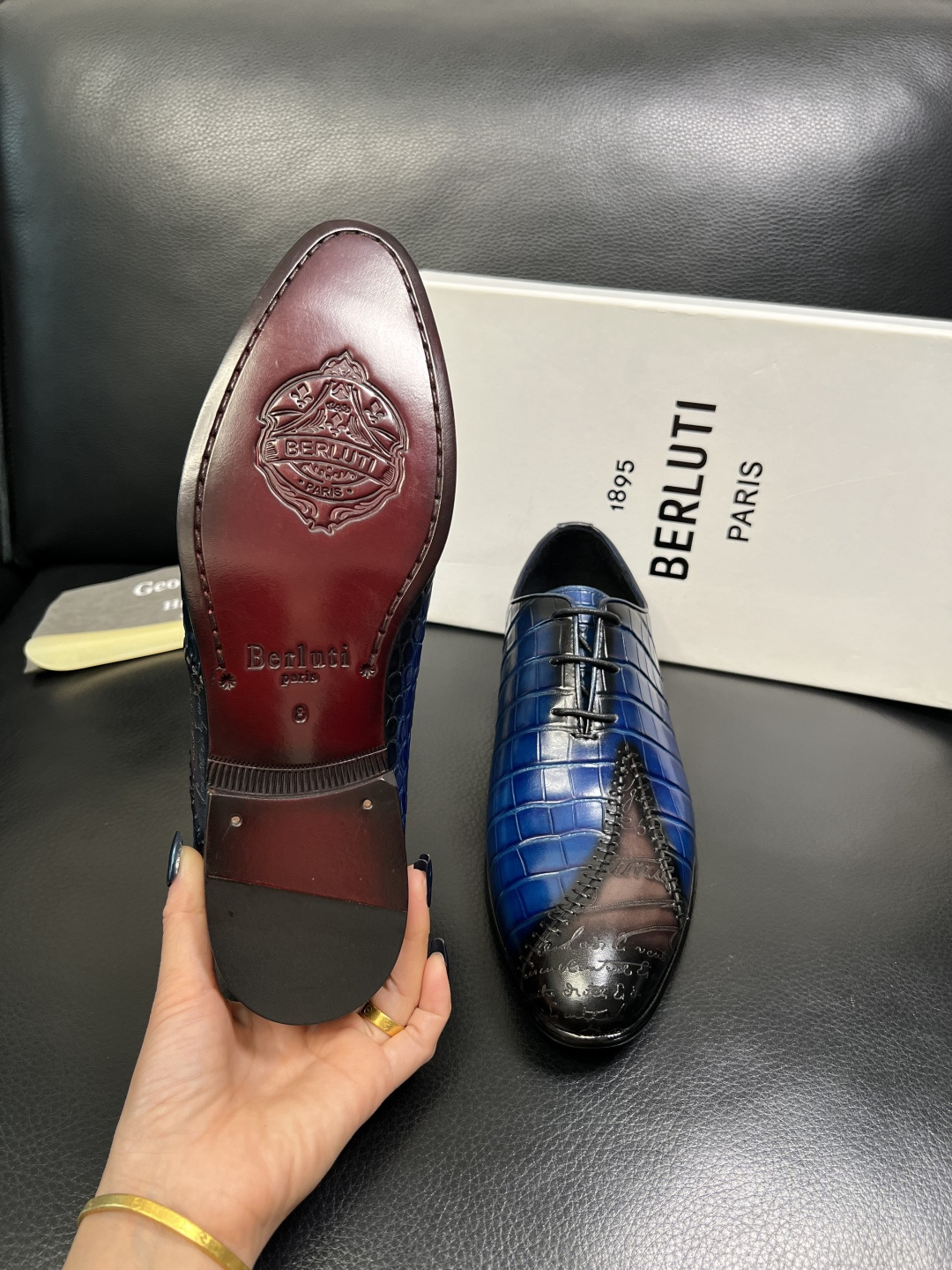 Berluti 高品质 顶级工艺品 布鲁提 专柜同步发售原厂配置，意大利进口牛皮面料，全进口水染牛皮里垫