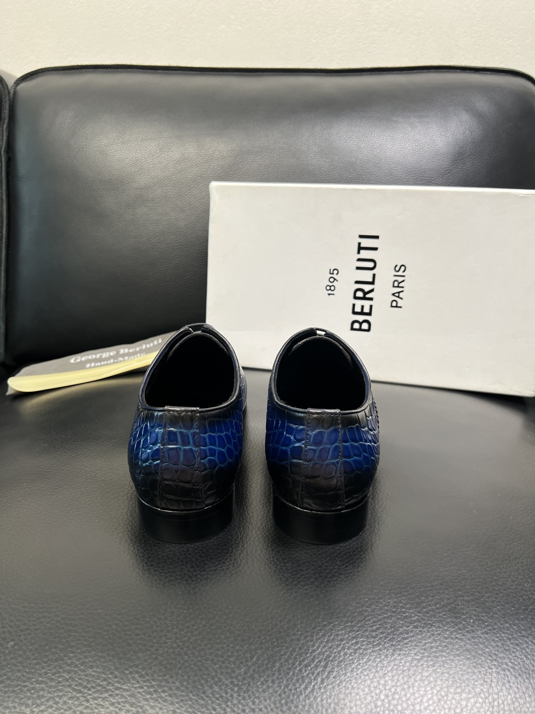 Berluti 高品质 顶级工艺品 布鲁提 专柜同步发售原厂配置，意大利进口牛皮面料，全进口水染牛皮里垫