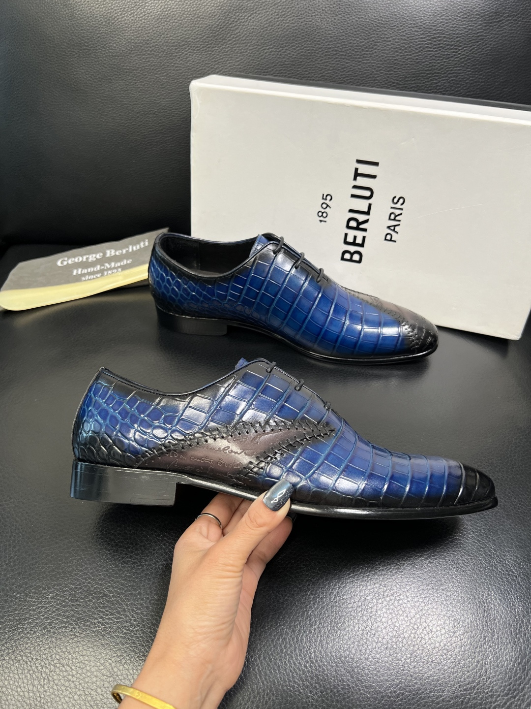 Berluti 高品质 顶级工艺品 布鲁提 专柜同步发售原厂配置，意大利进口牛皮面料，全进口水染牛皮里垫