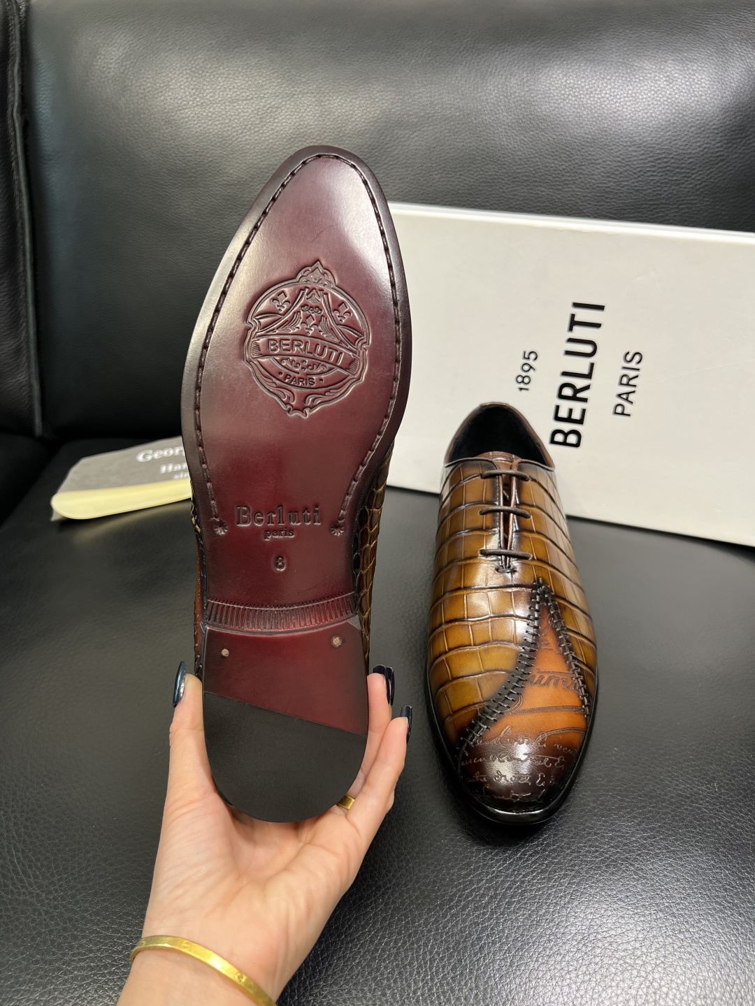 Berluti 高品质 顶级工艺品 布鲁提 专柜同步发售原厂配置，意大利进口牛皮面料，全进口水染牛皮里垫