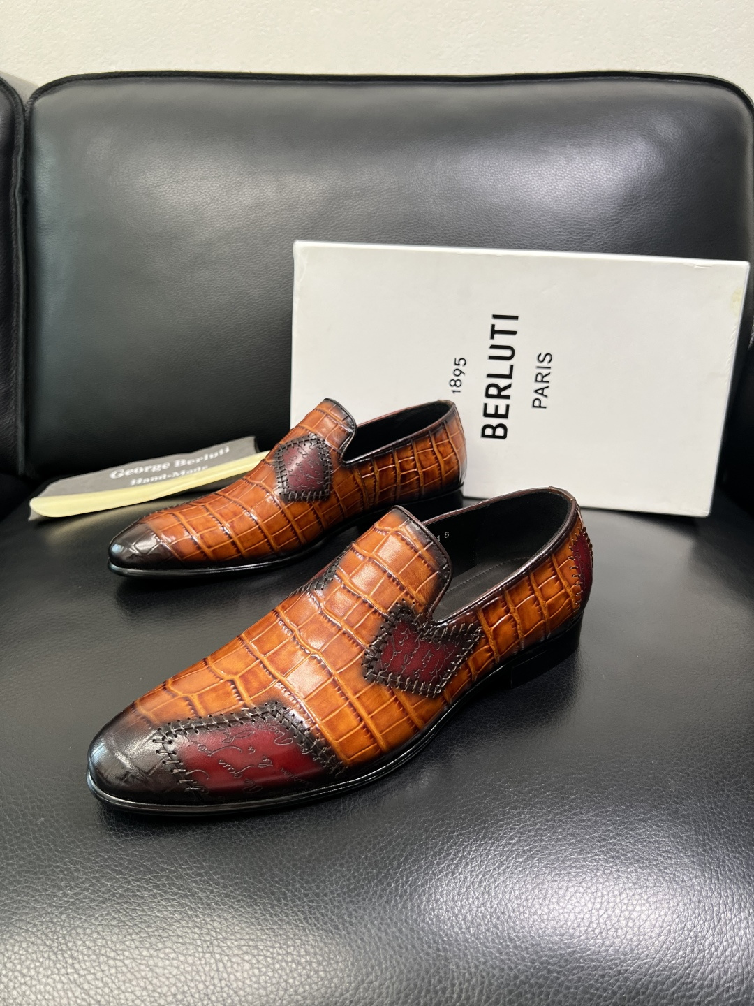 Berluti 高品质 顶级工艺品 布鲁提 专柜同步发售原厂配置，意大利进口牛皮面料，全进口水染牛皮里垫