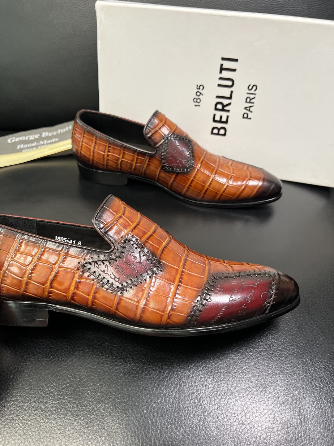 Berluti 高品质 顶级工艺品 布鲁提 专柜同步发售原厂配置，意大利进口牛皮面料，全进口水染牛皮里垫