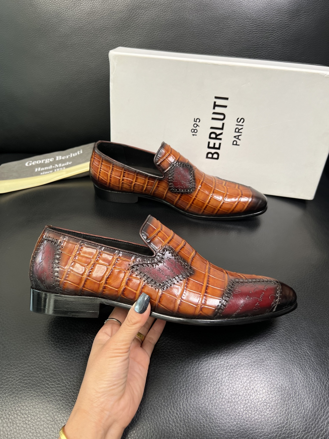 Berluti 高品质 顶级工艺品 布鲁提 专柜同步发售原厂配置，意大利进口牛皮面料，全进口水染牛皮里垫