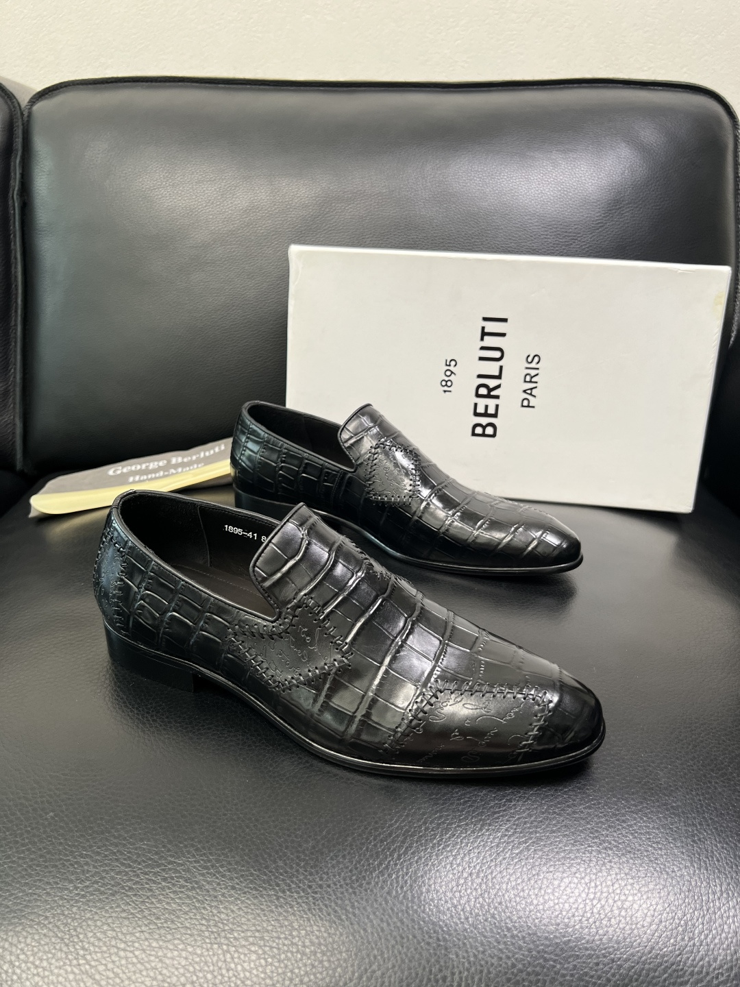 Berluti 高品质 顶级工艺品 布鲁提 专柜同步发售原厂配置，意大利进口牛皮面料，全进口水染牛皮里垫