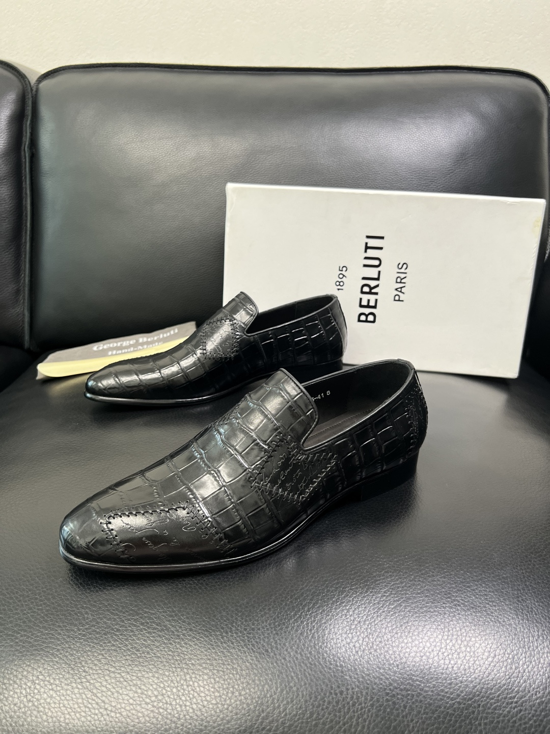 Berluti 高品质 顶级工艺品 布鲁提 专柜同步发售原厂配置，意大利进口牛皮面料，全进口水染牛皮里垫