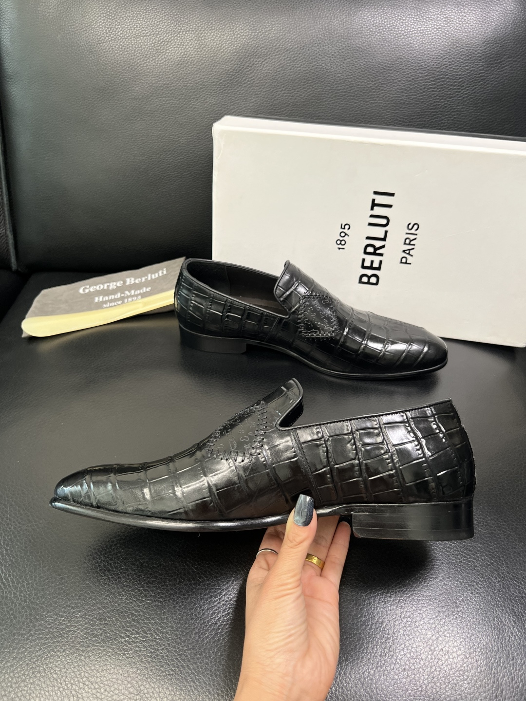 Berluti 高品质 顶级工艺品 布鲁提 专柜同步发售原厂配置，意大利进口牛皮面料，全进口水染牛皮里垫