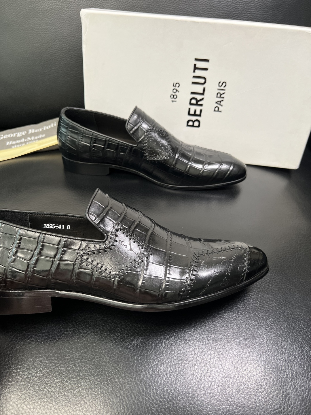 Berluti 高品质 顶级工艺品 布鲁提 专柜同步发售原厂配置，意大利进口牛皮面料，全进口水染牛皮里垫