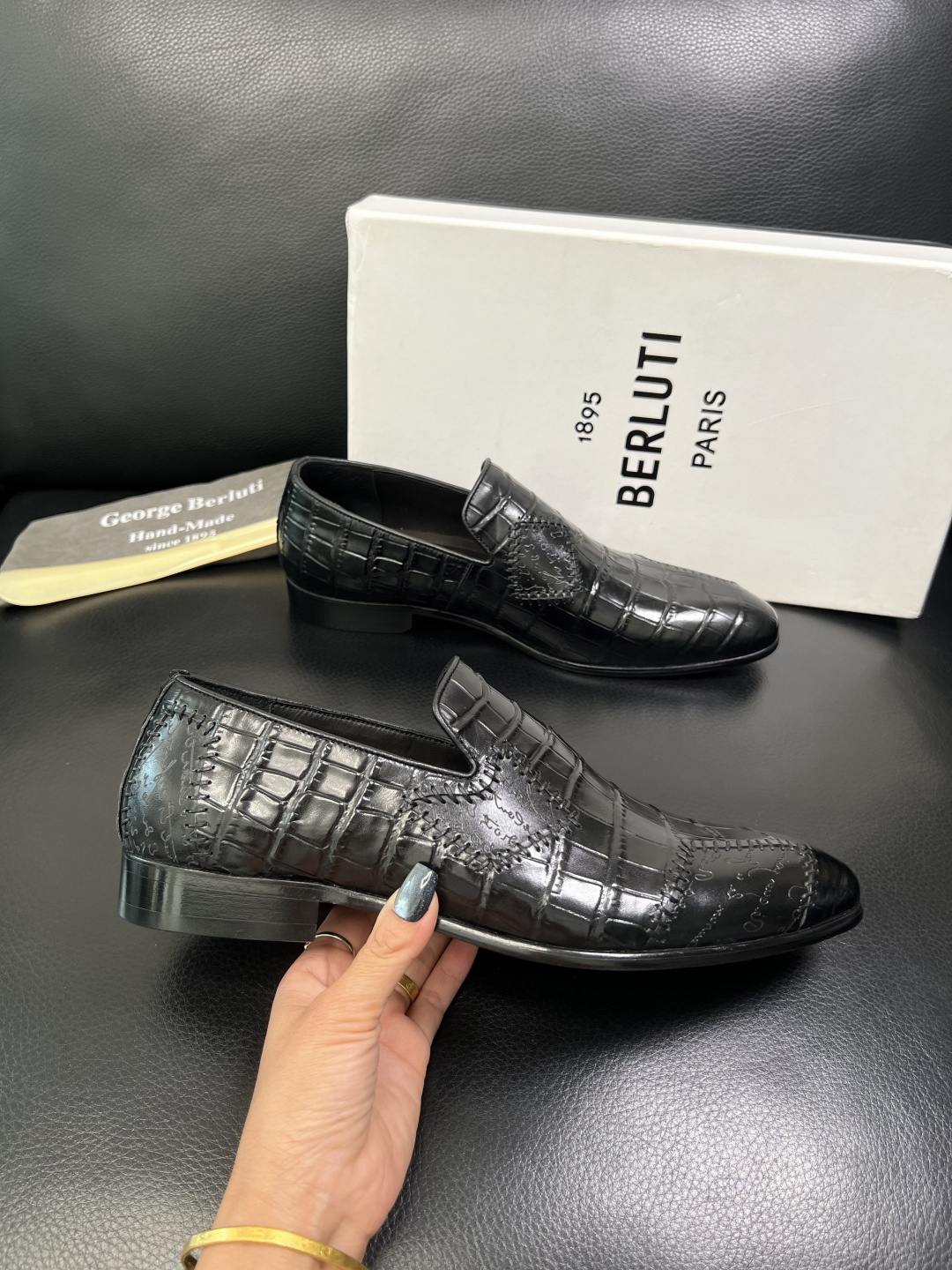 Berluti 高品质 顶级工艺品 布鲁提 专柜同步发售原厂配置，意大利进口牛皮面料，全进口水染牛皮里垫