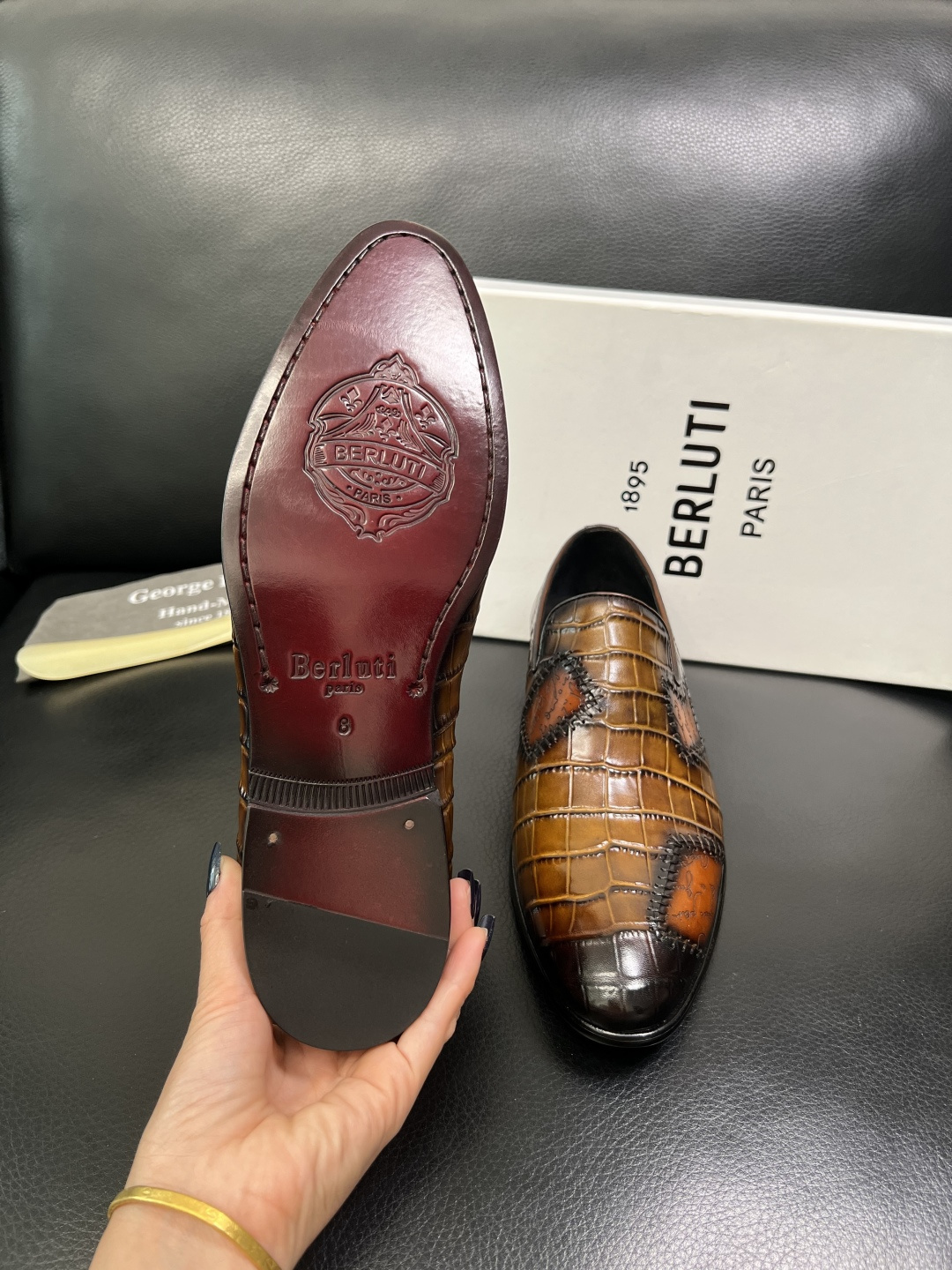 Berluti 高品质 顶级工艺品 布鲁提 专柜同步发售原厂配置，意大利进口牛皮面料，全进口水染牛皮里垫