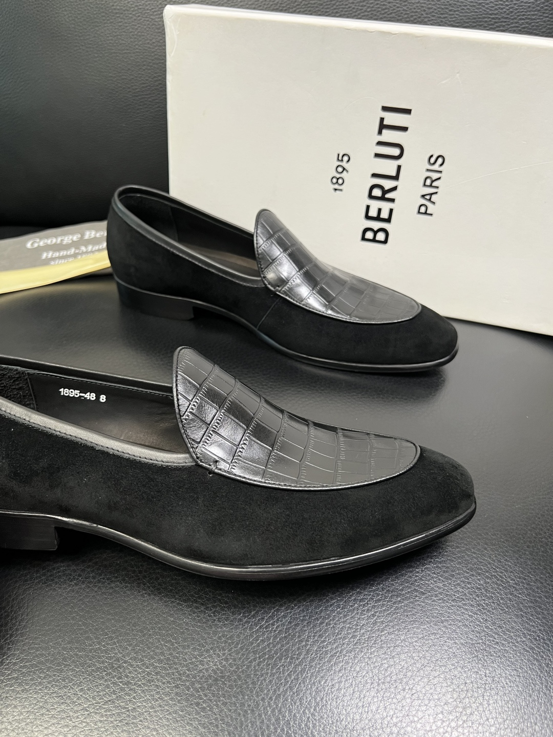 Berluti 高品质 顶级工艺品 布鲁提 专柜同步发售原厂配置，意大利进口牛皮面料，全进口水染牛皮里垫