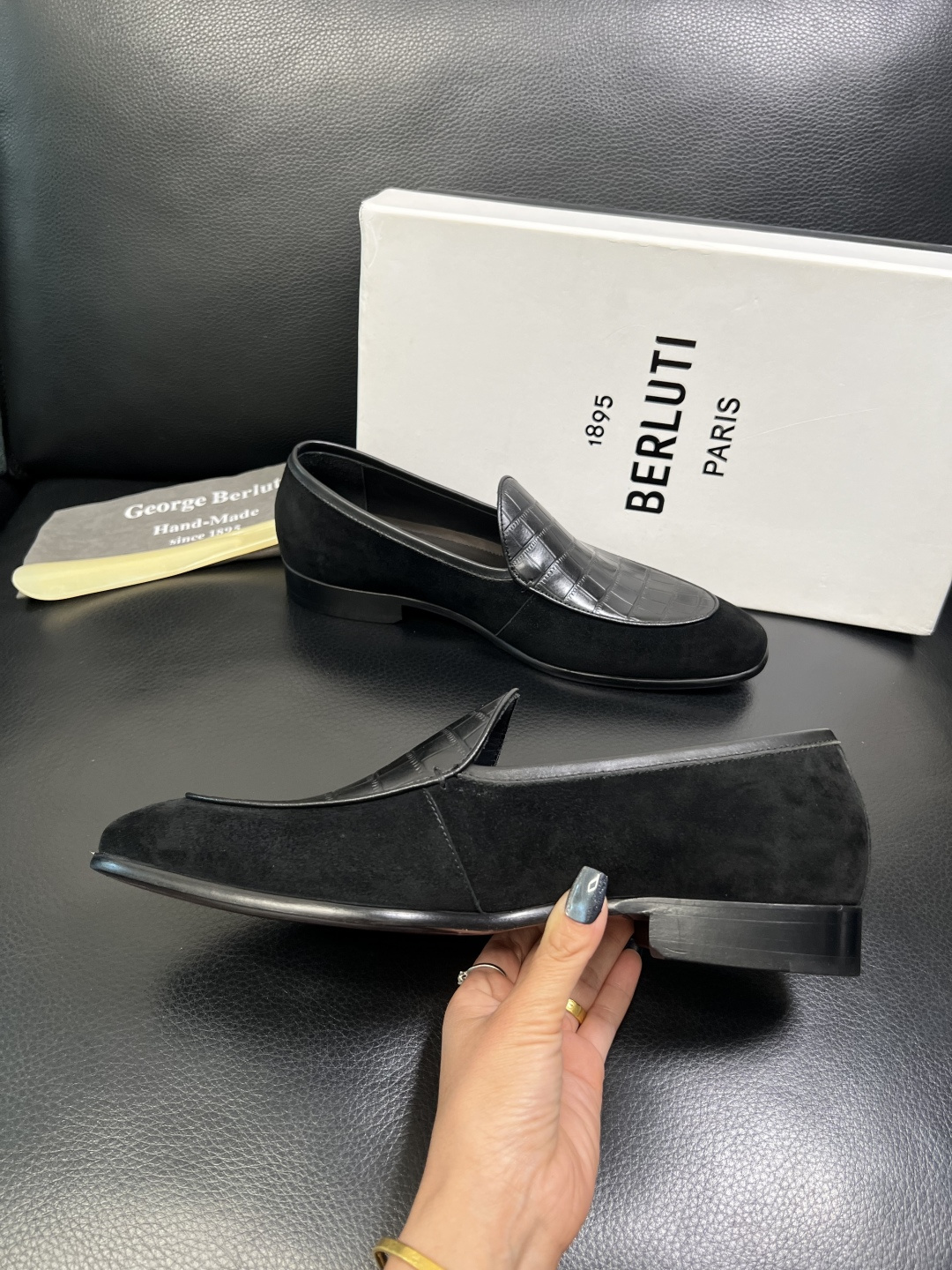 Berluti 高品质 顶级工艺品 布鲁提 专柜同步发售原厂配置，意大利进口牛皮面料，全进口水染牛皮里垫