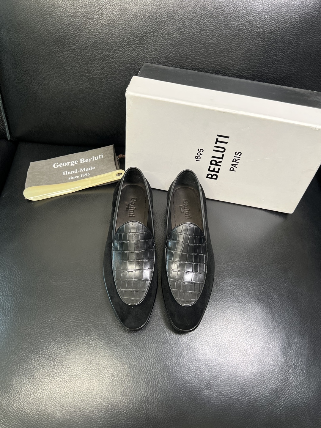 Berluti 高品质 顶级工艺品 布鲁提 专柜同步发售原厂配置，意大利进口牛皮面料，全进口水染牛皮里垫