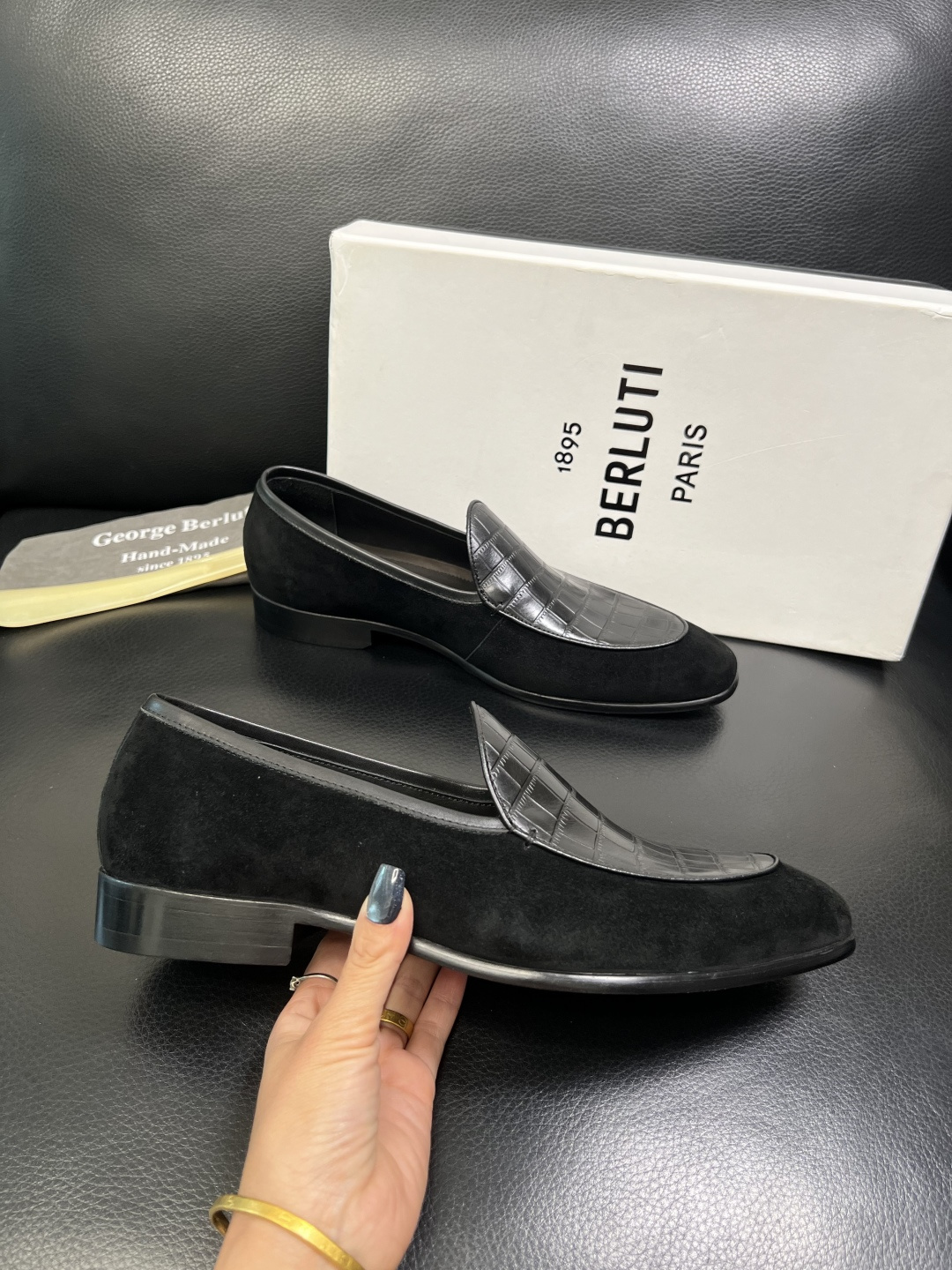 Berluti 高品质 顶级工艺品 布鲁提 专柜同步发售原厂配置，意大利进口牛皮面料，全进口水染牛皮里垫