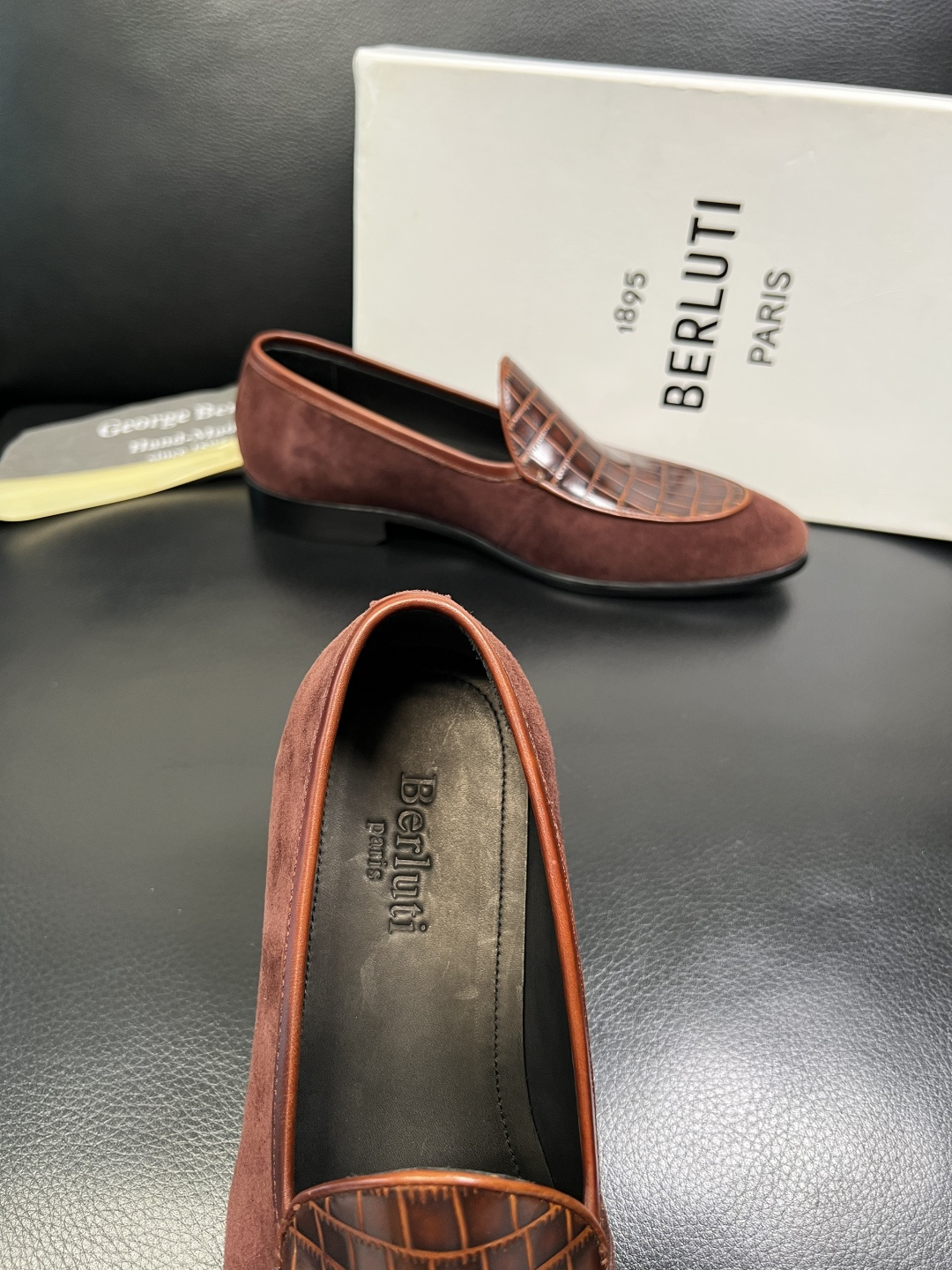 Berluti 高品质 顶级工艺品 布鲁提 专柜同步发售原厂配置，意大利进口牛皮面料，全进口水染牛皮里垫