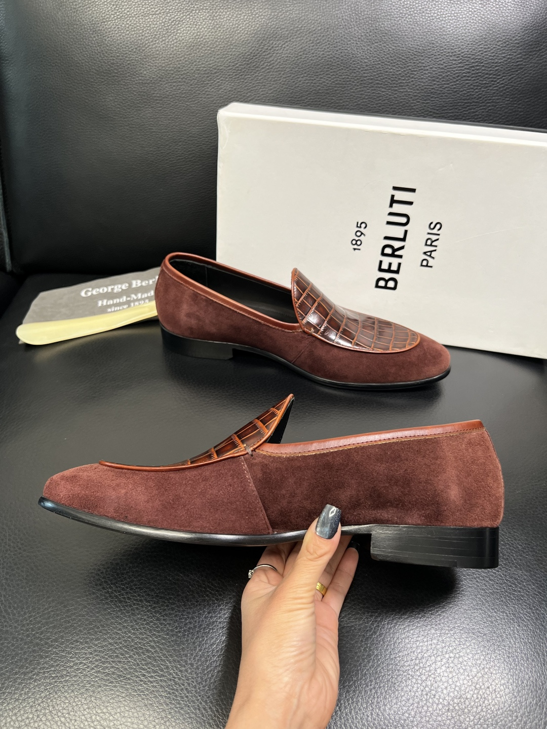 Berluti 高品质 顶级工艺品 布鲁提 专柜同步发售原厂配置，意大利进口牛皮面料，全进口水染牛皮里垫