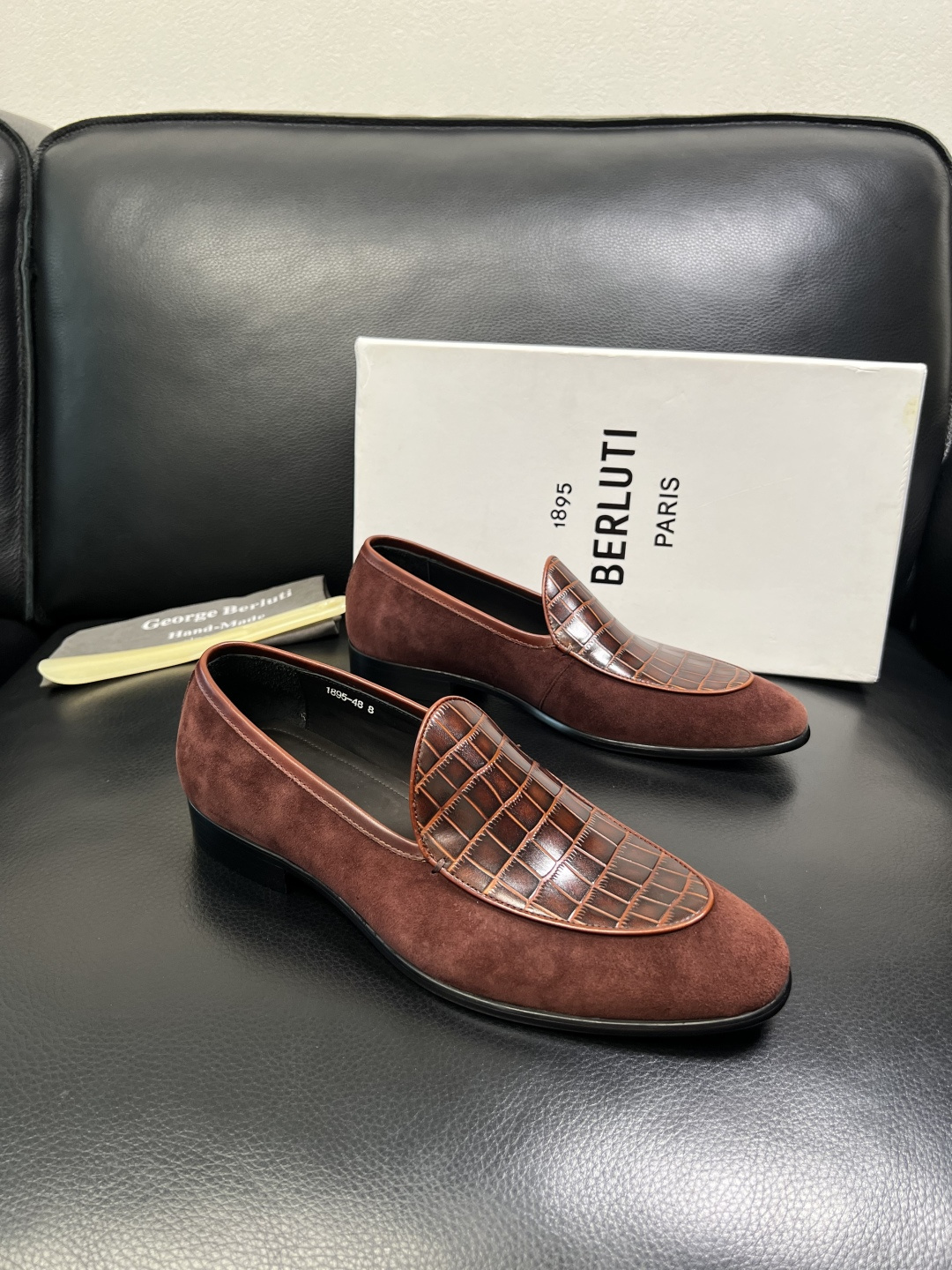 NO:589006,Berluti's high-quality top handicrafts. Berluti's counters simultaneously sell the original configuration, Italian imported cowhide fabrics, fully imported water-dyed cowhide linings, original soles specially provided by the original factory and super comfortable, original factory and single goods, welcome to compare, code number 39-44 (order 38 45 46),,cowhide19860909Berluti 高品质 顶级工艺品 布鲁提 专柜同步发售原厂配置,意大利进口牛皮面料,全进口水染牛皮里垫,鞋底原厂特供原版底超级舒适,原厂跟单货 ,欢迎对比,码数 39-44（订38 45 46）,,cowhide,Men's shoes