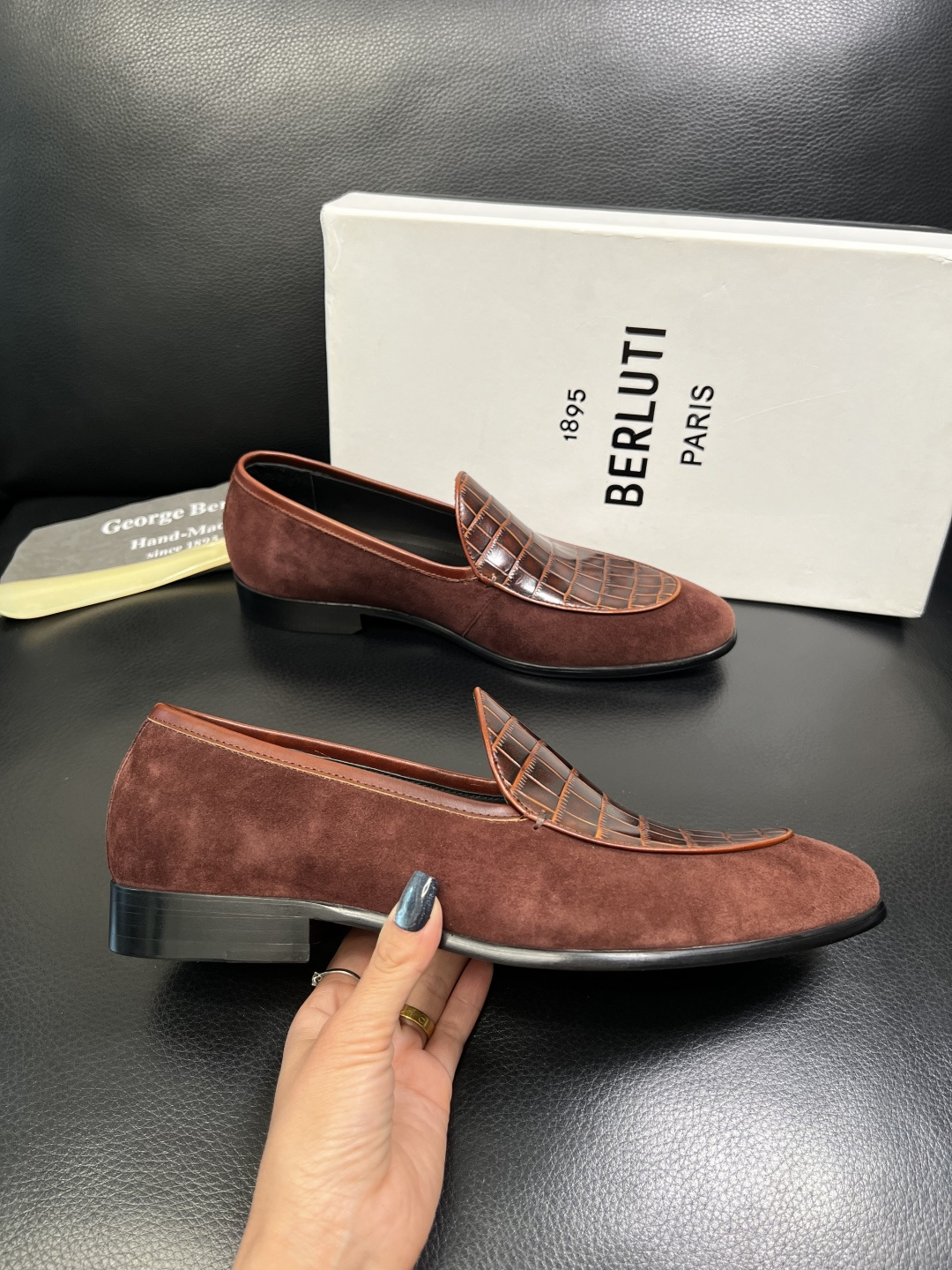 Berluti 高品质 顶级工艺品 布鲁提 专柜同步发售原厂配置，意大利进口牛皮面料，全进口水染牛皮里垫