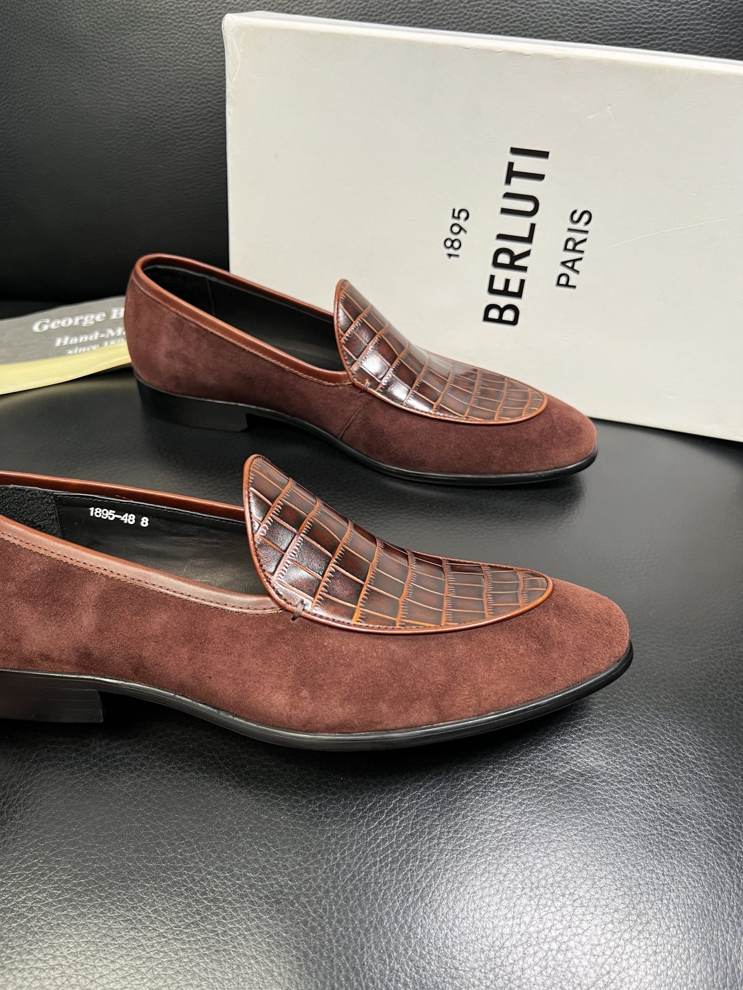 Berluti 高品质 顶级工艺品 布鲁提 专柜同步发售原厂配置，意大利进口牛皮面料，全进口水染牛皮里垫