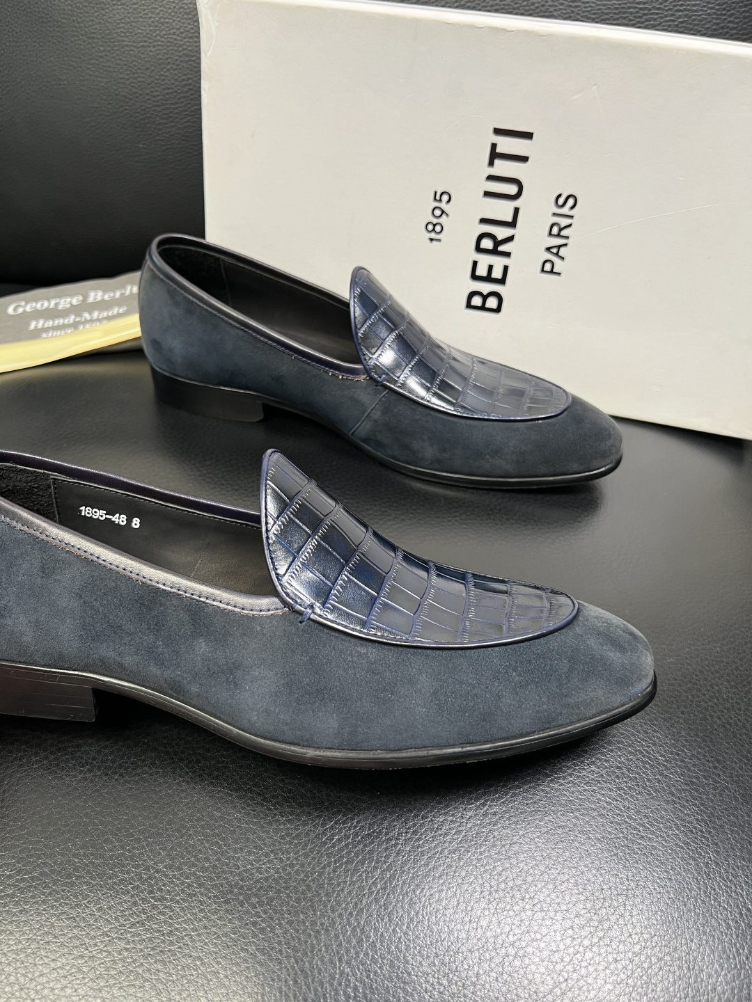 Berluti 高品质 顶级工艺品 布鲁提 专柜同步发售原厂配置，意大利进口牛皮面料，全进口水染牛皮里垫
