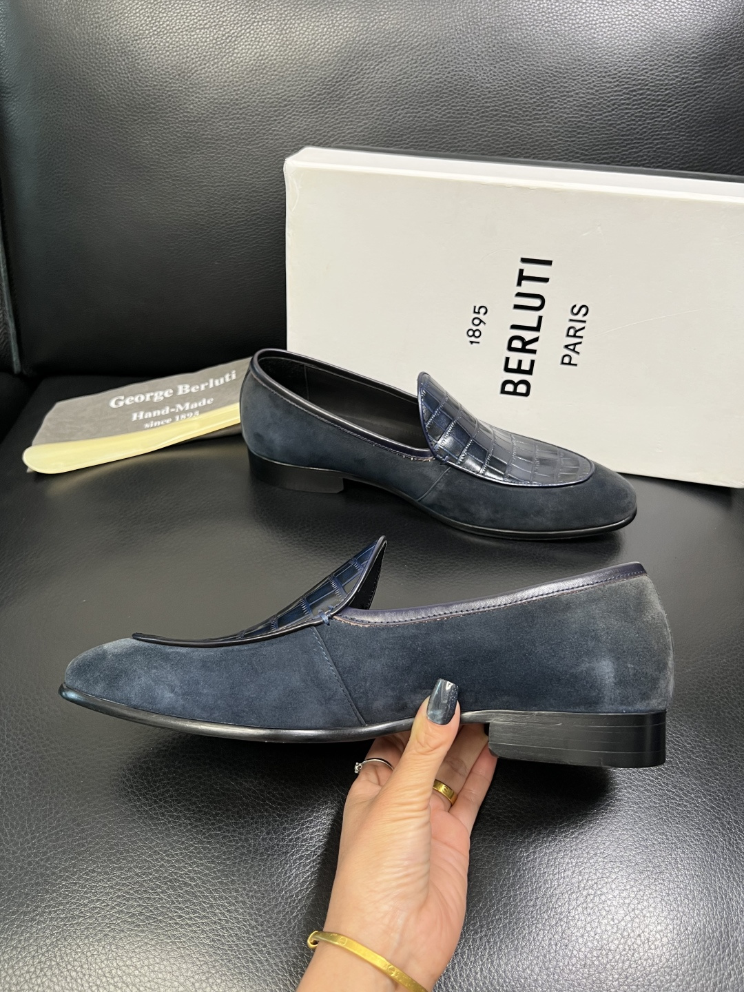 Berluti 高品质 顶级工艺品 布鲁提 专柜同步发售原厂配置，意大利进口牛皮面料，全进口水染牛皮里垫