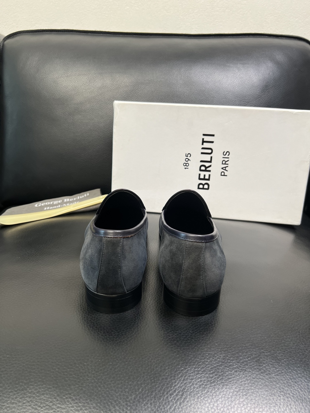 Berluti 高品质 顶级工艺品 布鲁提 专柜同步发售原厂配置，意大利进口牛皮面料，全进口水染牛皮里垫