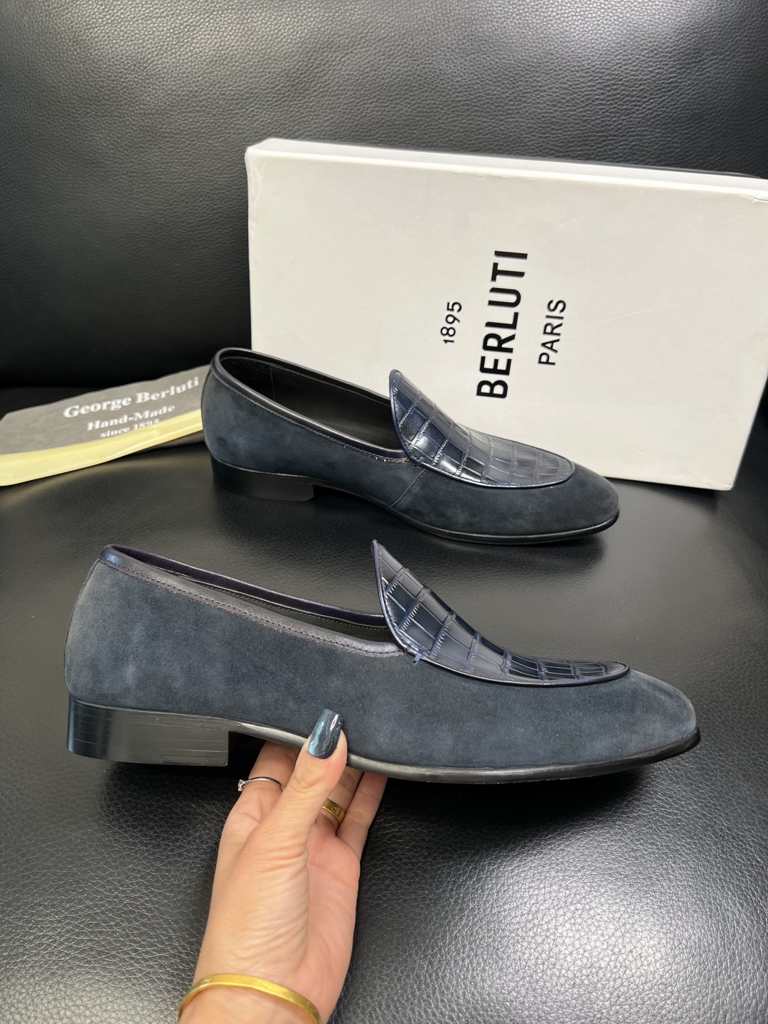 Berluti 高品质 顶级工艺品 布鲁提 专柜同步发售原厂配置，意大利进口牛皮面料，全进口水染牛皮里垫