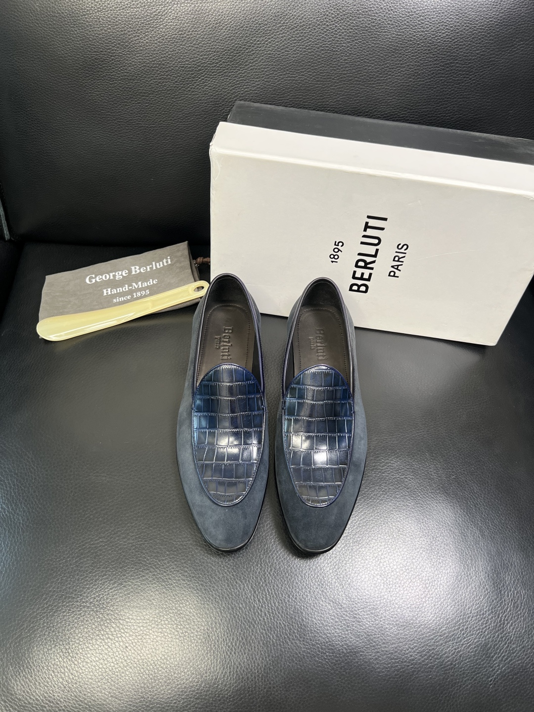 Berluti 高品质 顶级工艺品 布鲁提 专柜同步发售原厂配置，意大利进口牛皮面料，全进口水染牛皮里垫