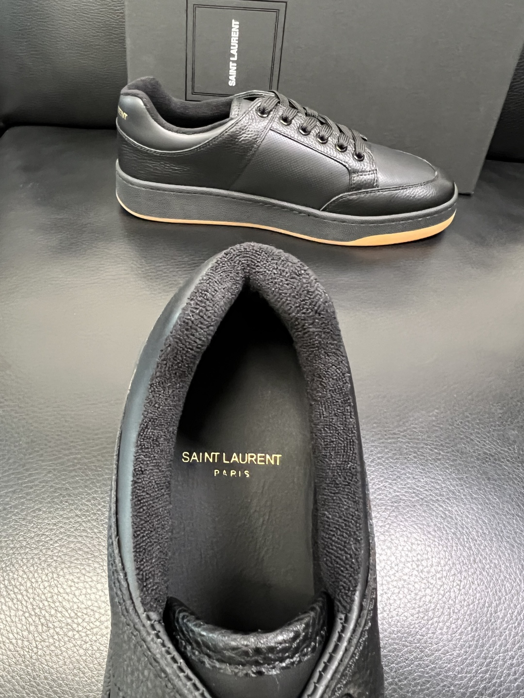 SAINT LAURENT 高品质 顶级工艺品 圣罗兰 专柜同步发售原厂配置，意大利进口牛皮面料，全进口