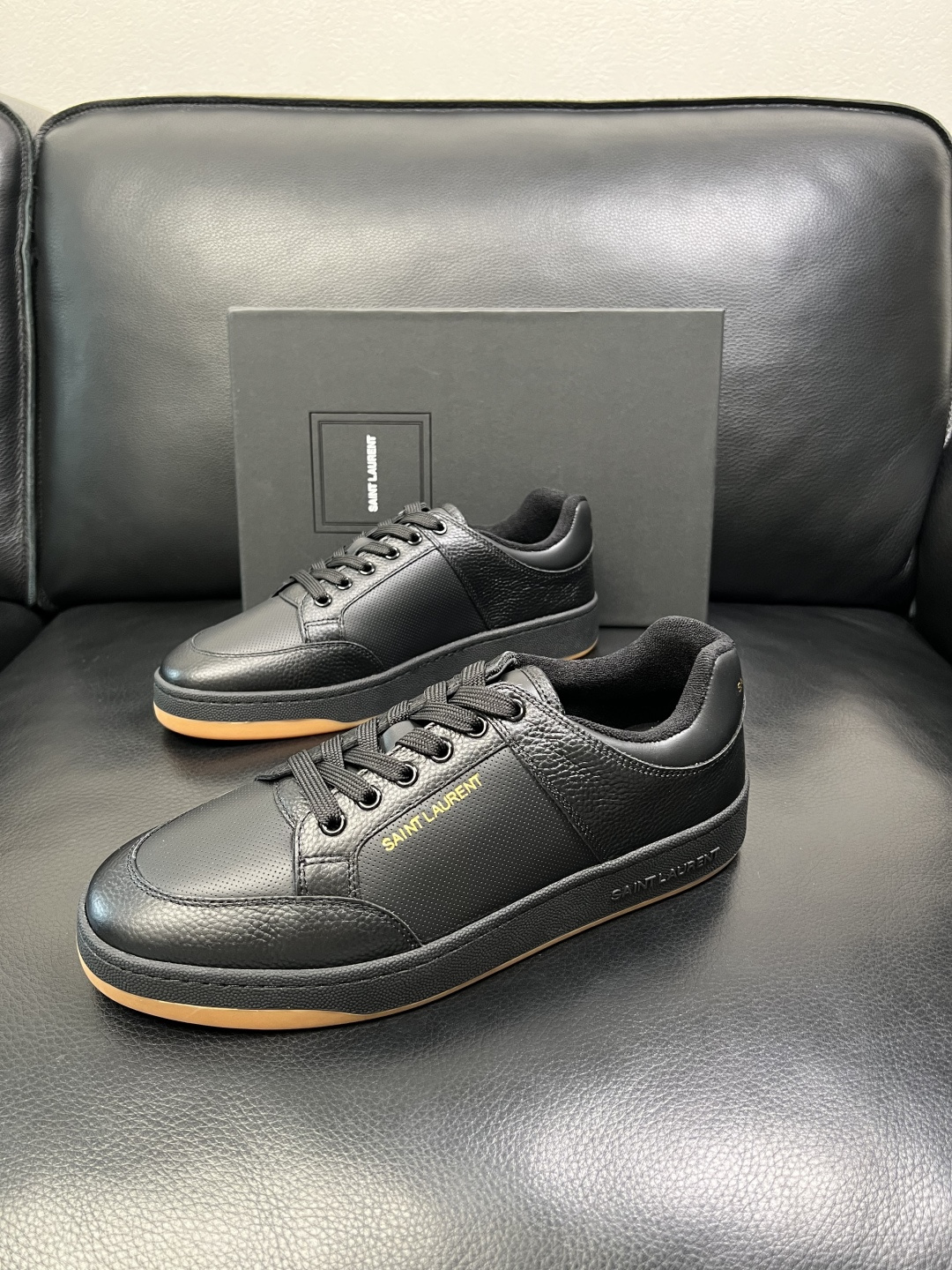 SAINT LAURENT 高品质 顶级工艺品 圣罗兰 专柜同步发售原厂配置，意大利进口牛皮面料，全进口