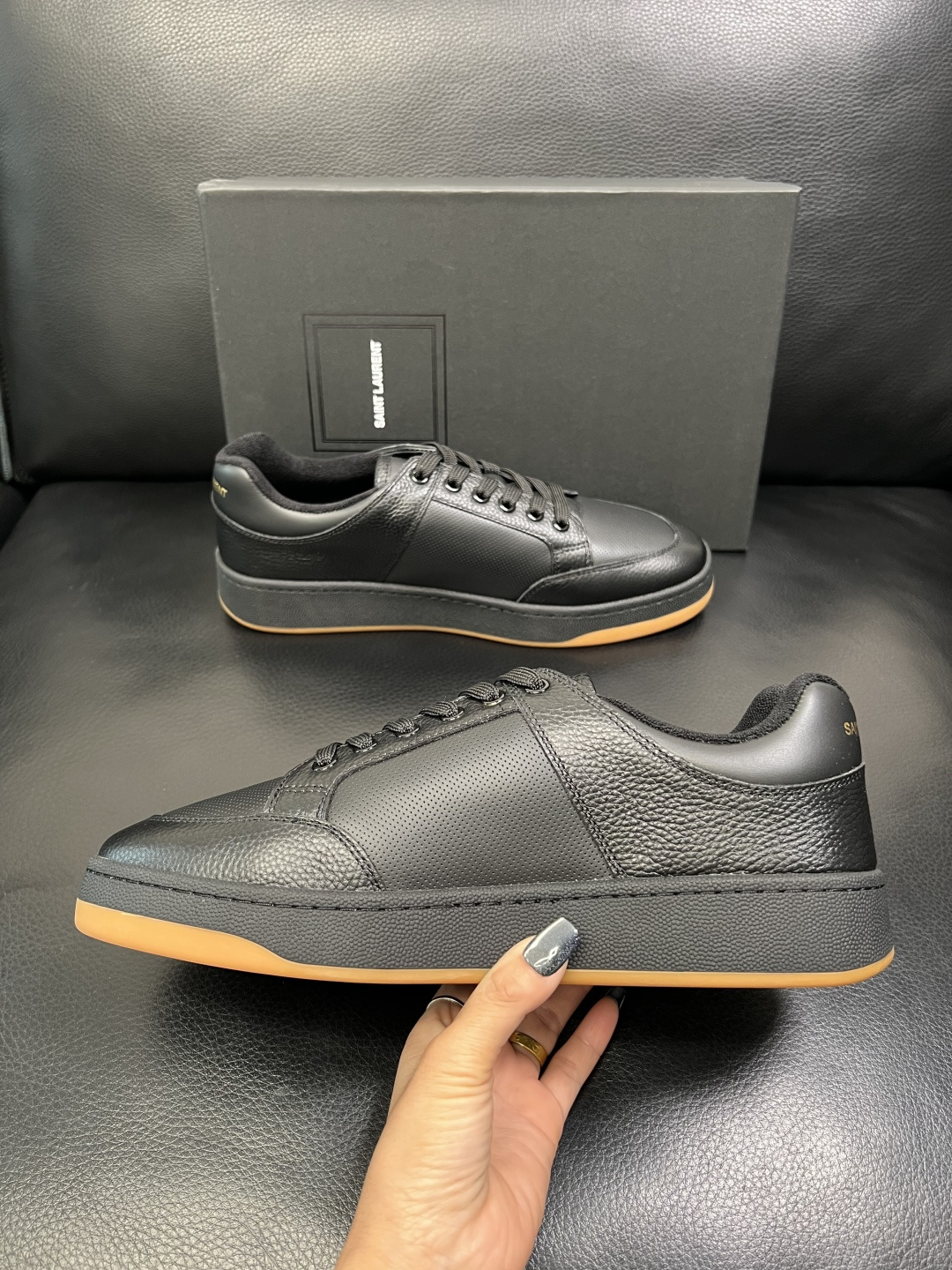 SAINT LAURENT 高品质 顶级工艺品 圣罗兰 专柜同步发售原厂配置，意大利进口牛皮面料，全进口