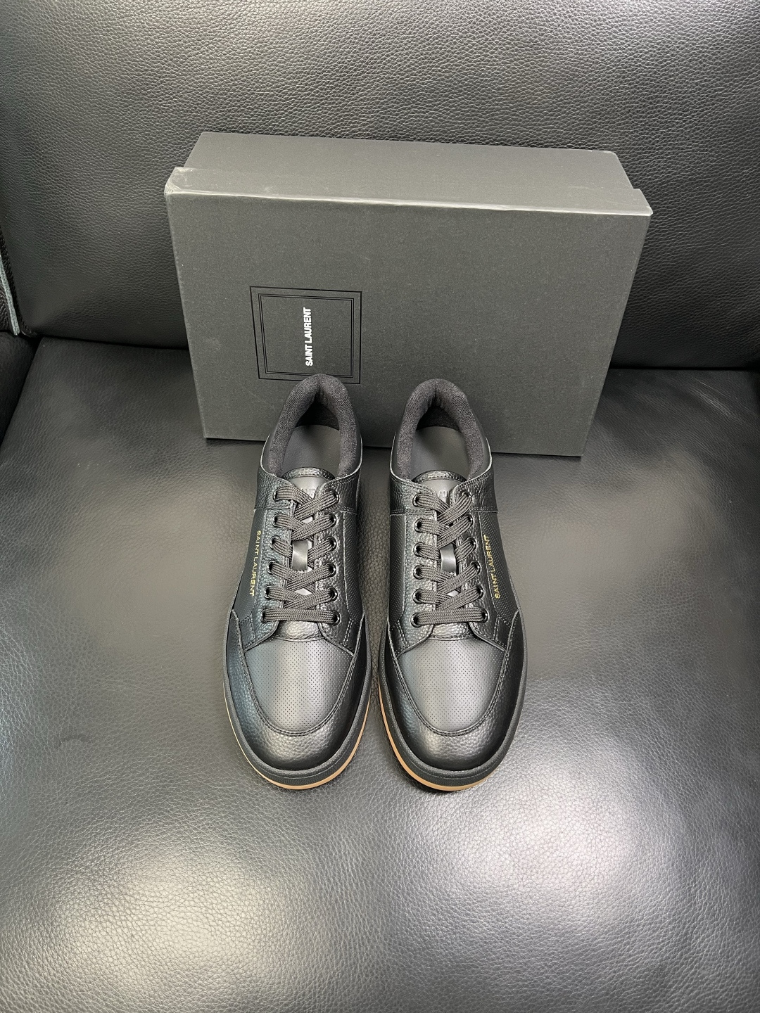 SAINT LAURENT 高品质 顶级工艺品 圣罗兰 专柜同步发售原厂配置，意大利进口牛皮面料，全进口