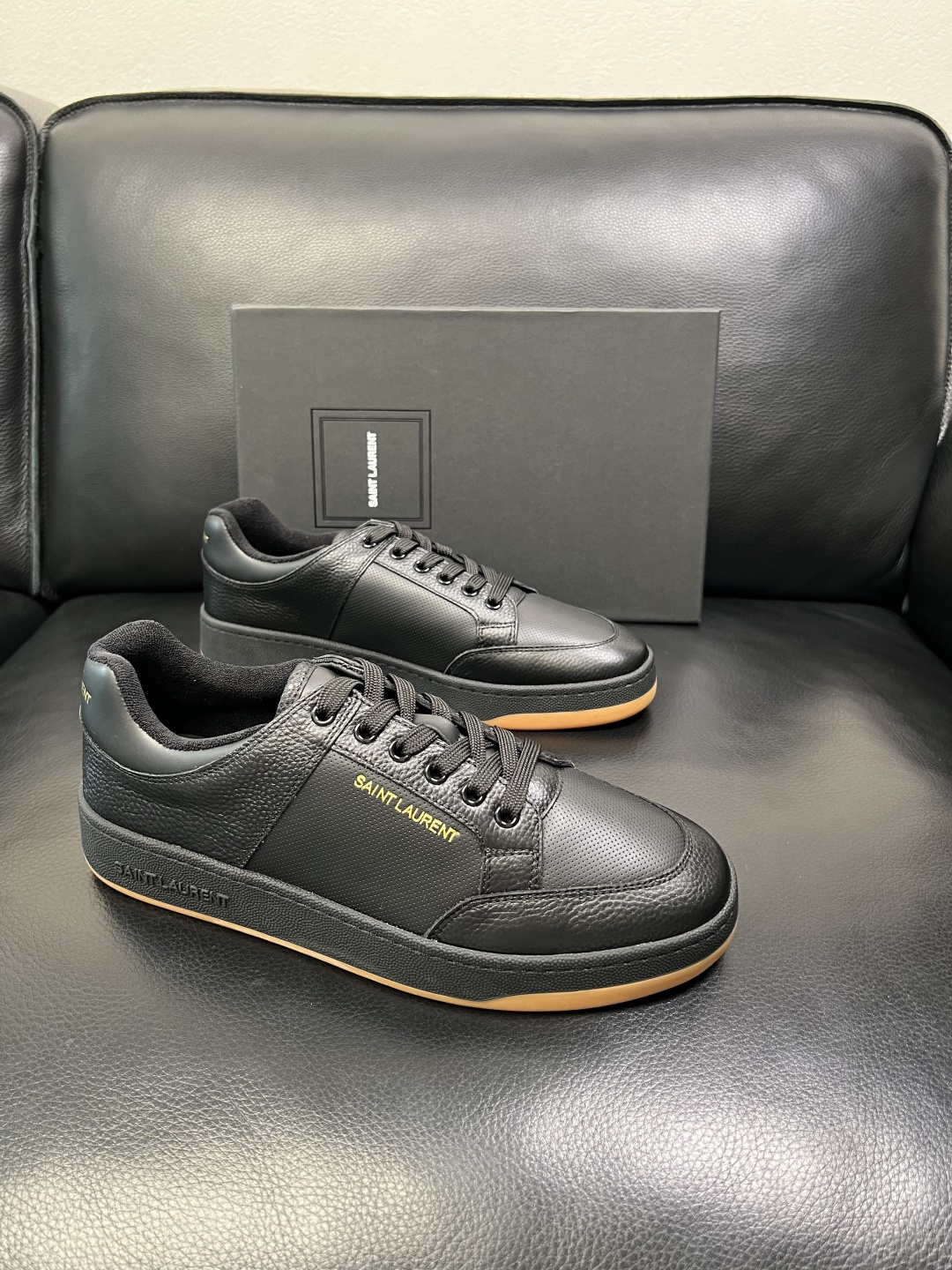 SAINT LAURENT 高品质 顶级工艺品 圣罗兰 专柜同步发售原厂配置，意大利进口牛皮面料，全进口