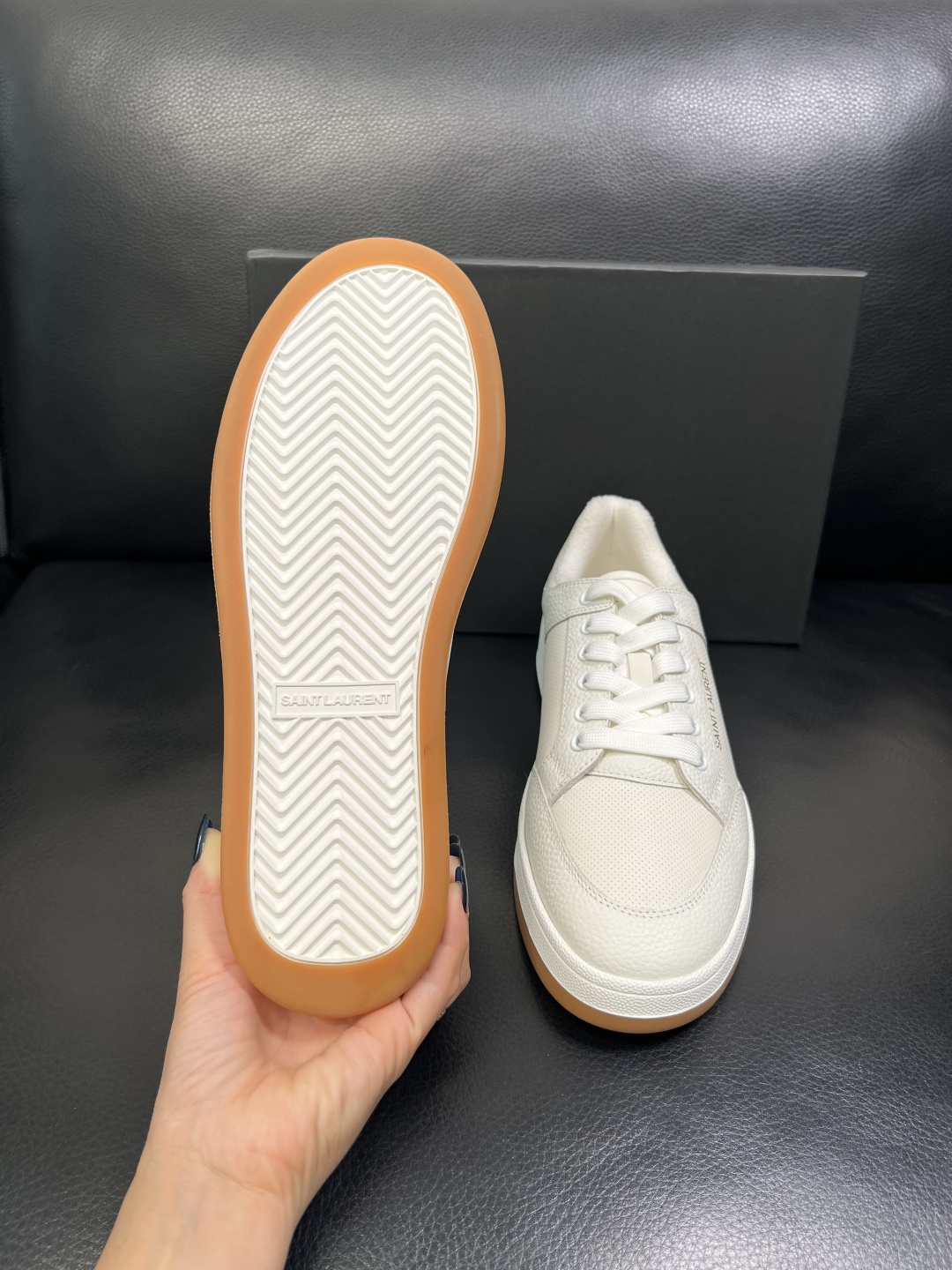 SAINT LAURENT 高品质 顶级工艺品 圣罗兰 专柜同步发售原厂配置，意大利进口牛皮面料，全进口