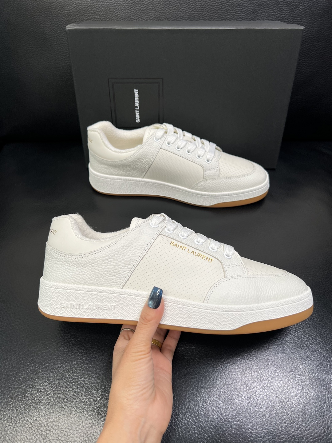 SAINT LAURENT 高品质 顶级工艺品 圣罗兰 专柜同步发售原厂配置，意大利进口牛皮面料，全进口