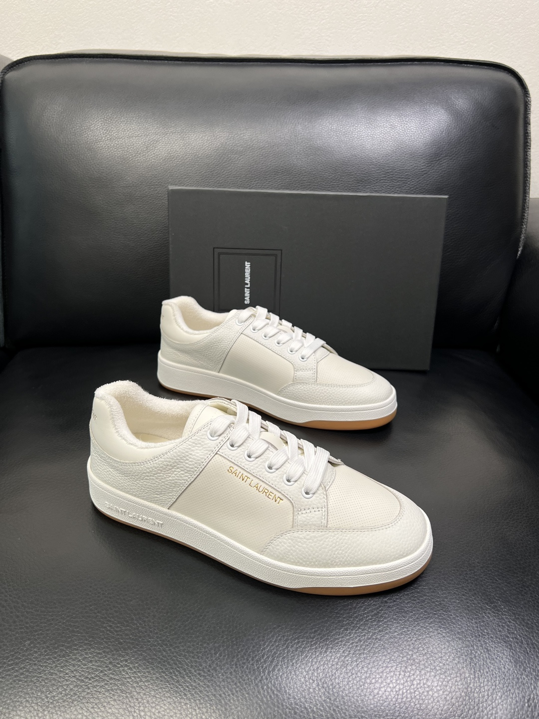 SAINT LAURENT 高品质 顶级工艺品 圣罗兰 专柜同步发售原厂配置，意大利进口牛皮面料，全进口