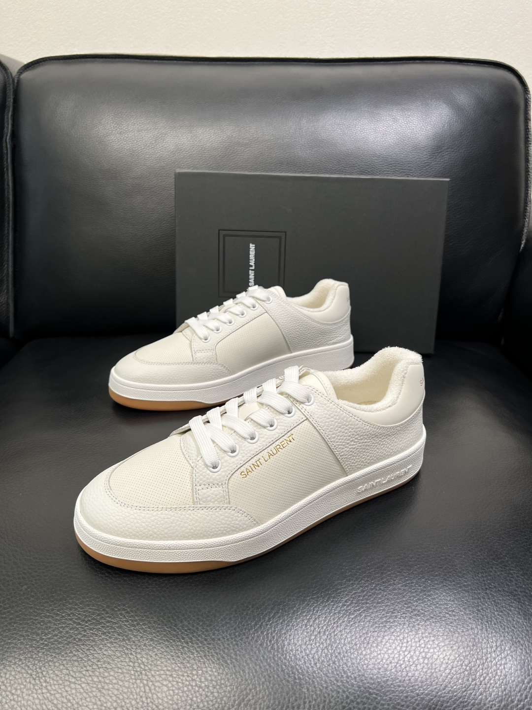 SAINT LAURENT 高品质 顶级工艺品 圣罗兰 专柜同步发售原厂配置，意大利进口牛皮面料，全进口