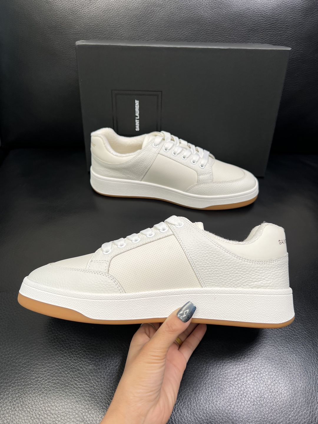 SAINT LAURENT 高品质 顶级工艺品 圣罗兰 专柜同步发售原厂配置，意大利进口牛皮面料，全进口