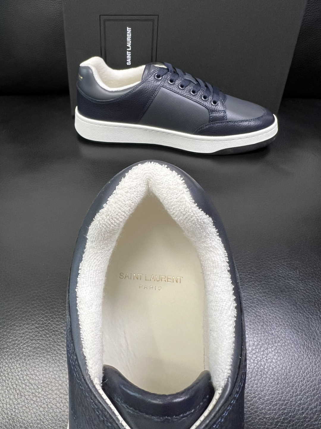 SAINT LAURENT 高品质 顶级工艺品 圣罗兰 专柜同步发售原厂配置，意大利进口牛皮面料，全进口