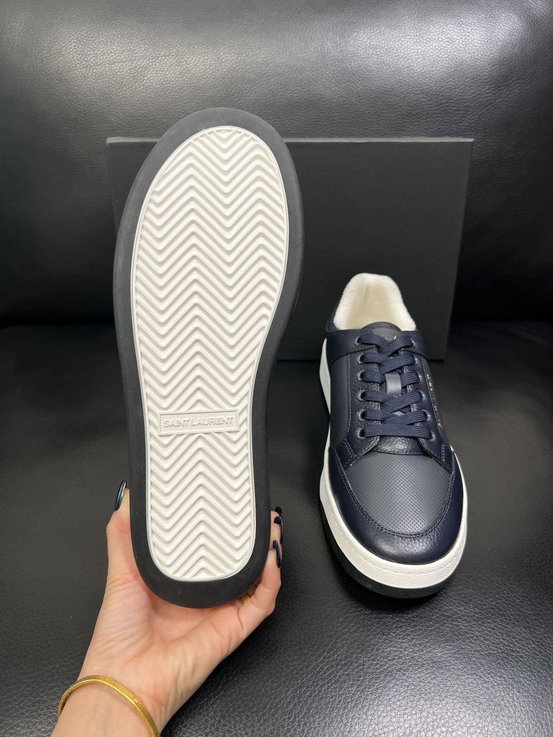 SAINT LAURENT 高品质 顶级工艺品 圣罗兰 专柜同步发售原厂配置，意大利进口牛皮面料，全进口