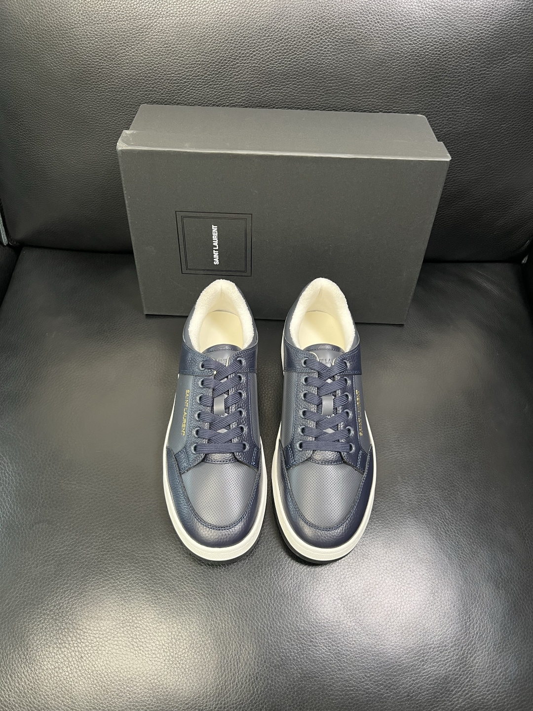 SAINT LAURENT 高品质 顶级工艺品 圣罗兰 专柜同步发售原厂配置，意大利进口牛皮面料，全进口