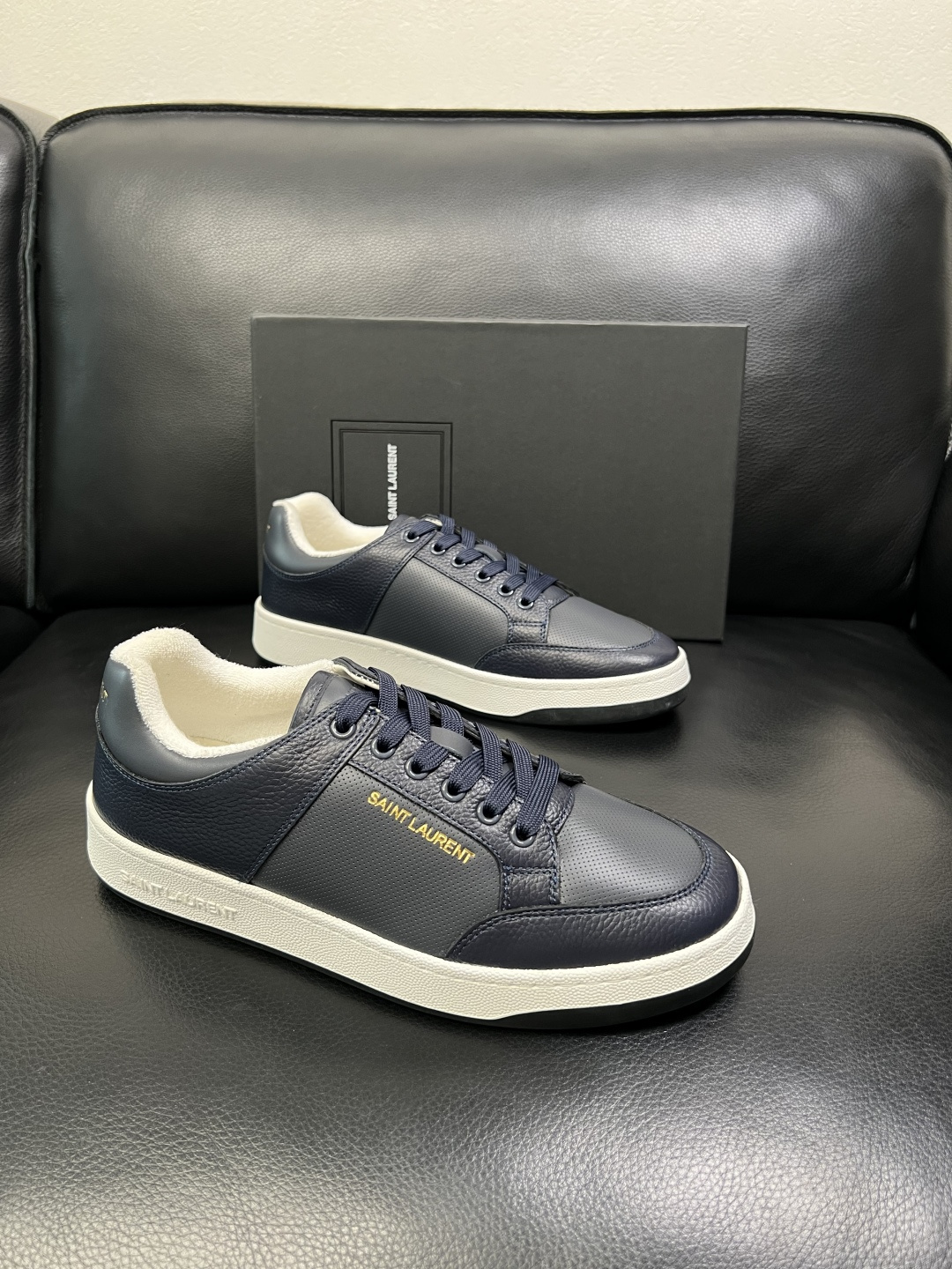 SAINT LAURENT 高品质 顶级工艺品 圣罗兰 专柜同步发售原厂配置，意大利进口牛皮面料，全进口