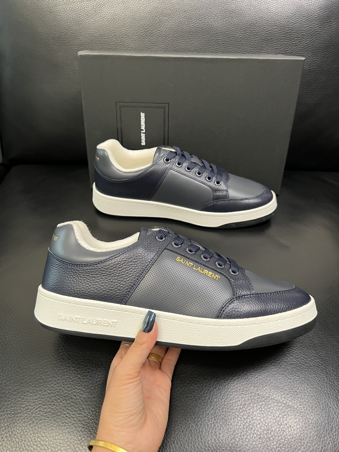 SAINT LAURENT 高品质 顶级工艺品 圣罗兰 专柜同步发售原厂配置，意大利进口牛皮面料，全进口