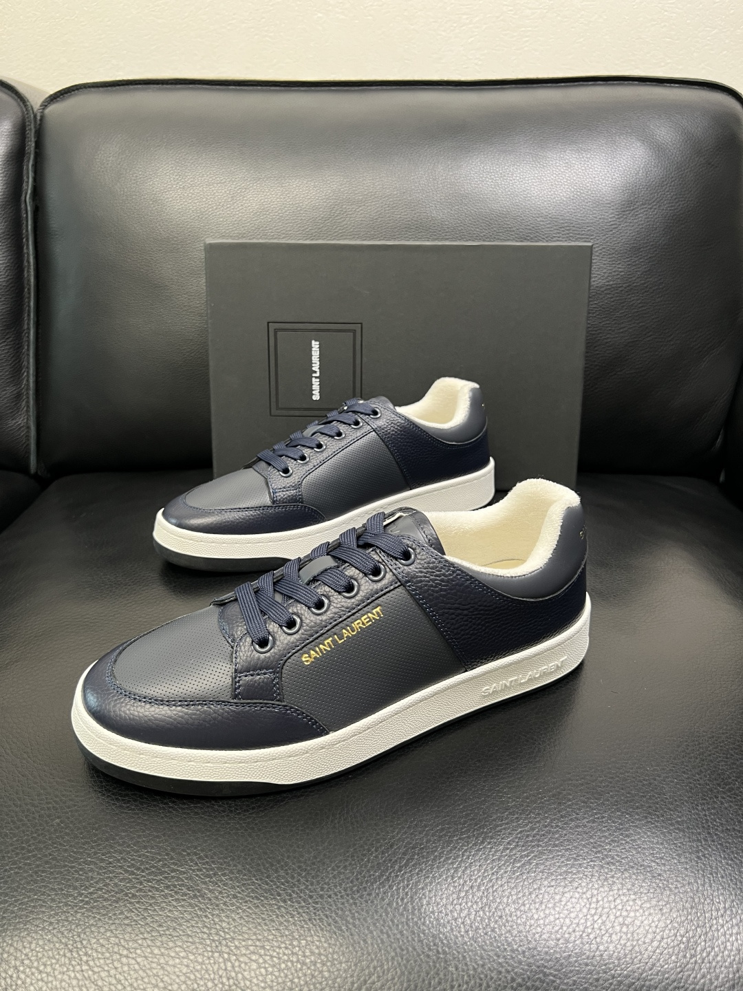 SAINT LAURENT 高品质 顶级工艺品 圣罗兰 专柜同步发售原厂配置，意大利进口牛皮面料，全进口