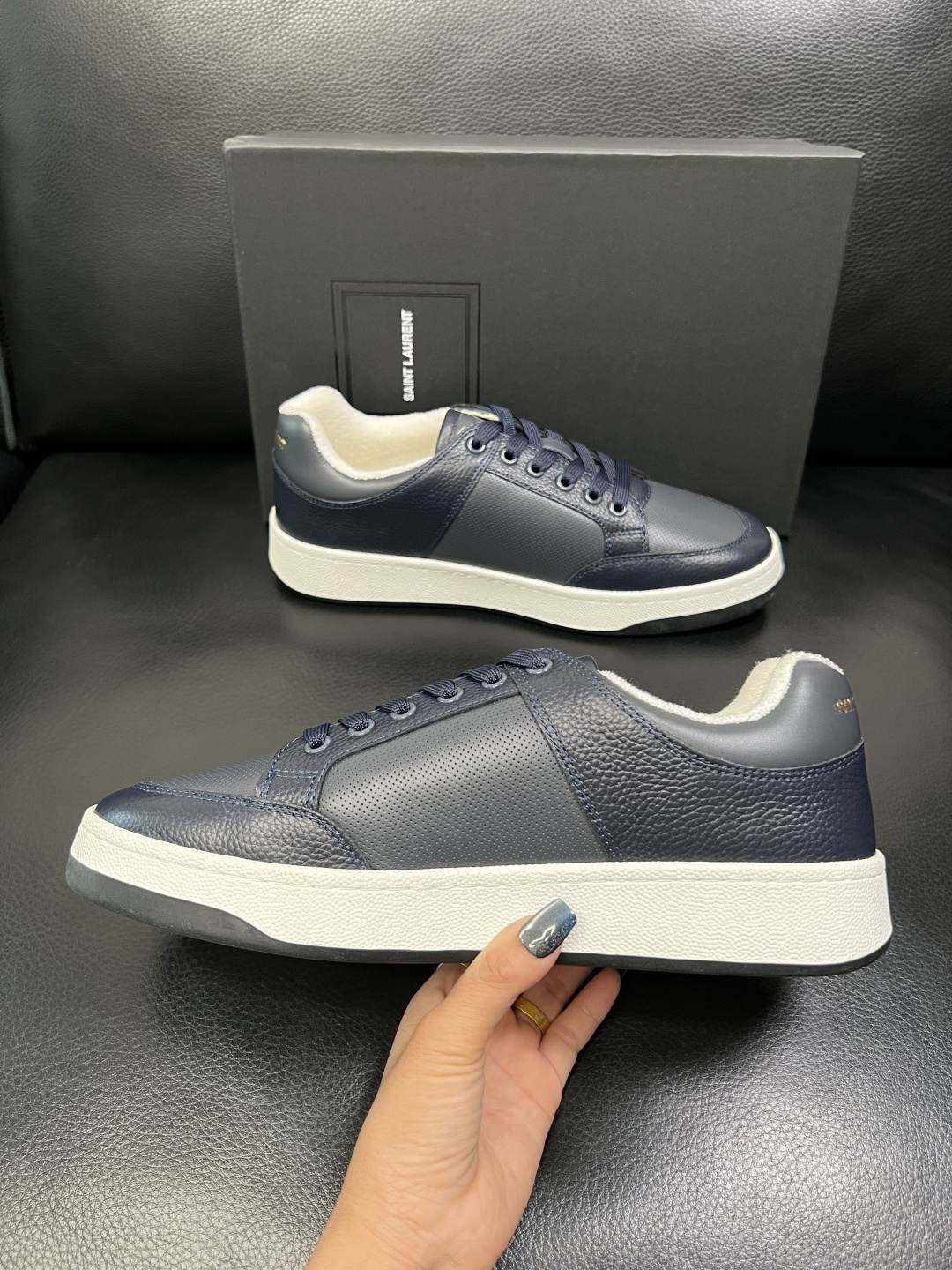 SAINT LAURENT 高品质 顶级工艺品 圣罗兰 专柜同步发售原厂配置，意大利进口牛皮面料，全进口