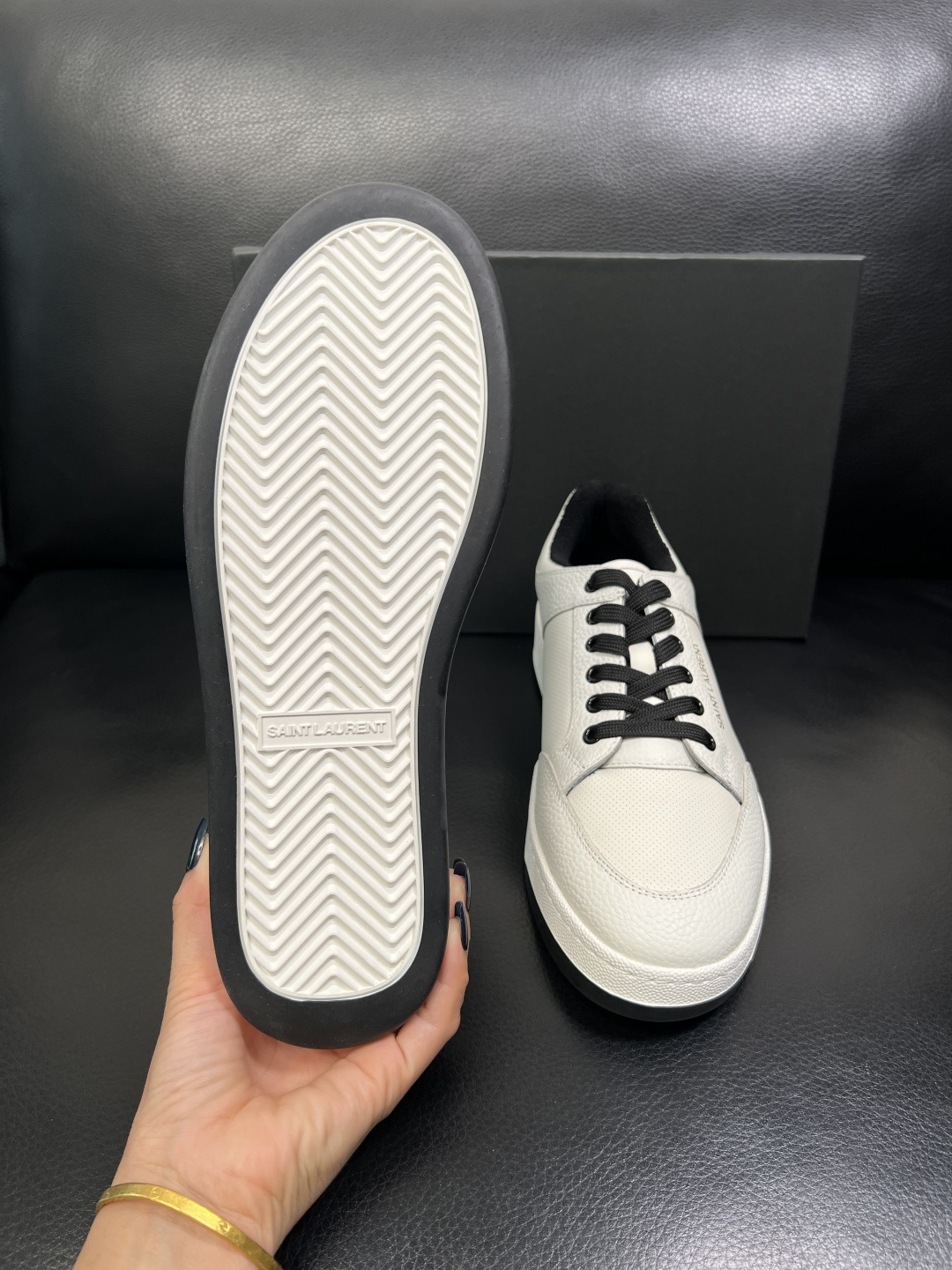 SAINT LAURENT 高品质 顶级工艺品 圣罗兰 专柜同步发售原厂配置，意大利进口牛皮面料，全进口