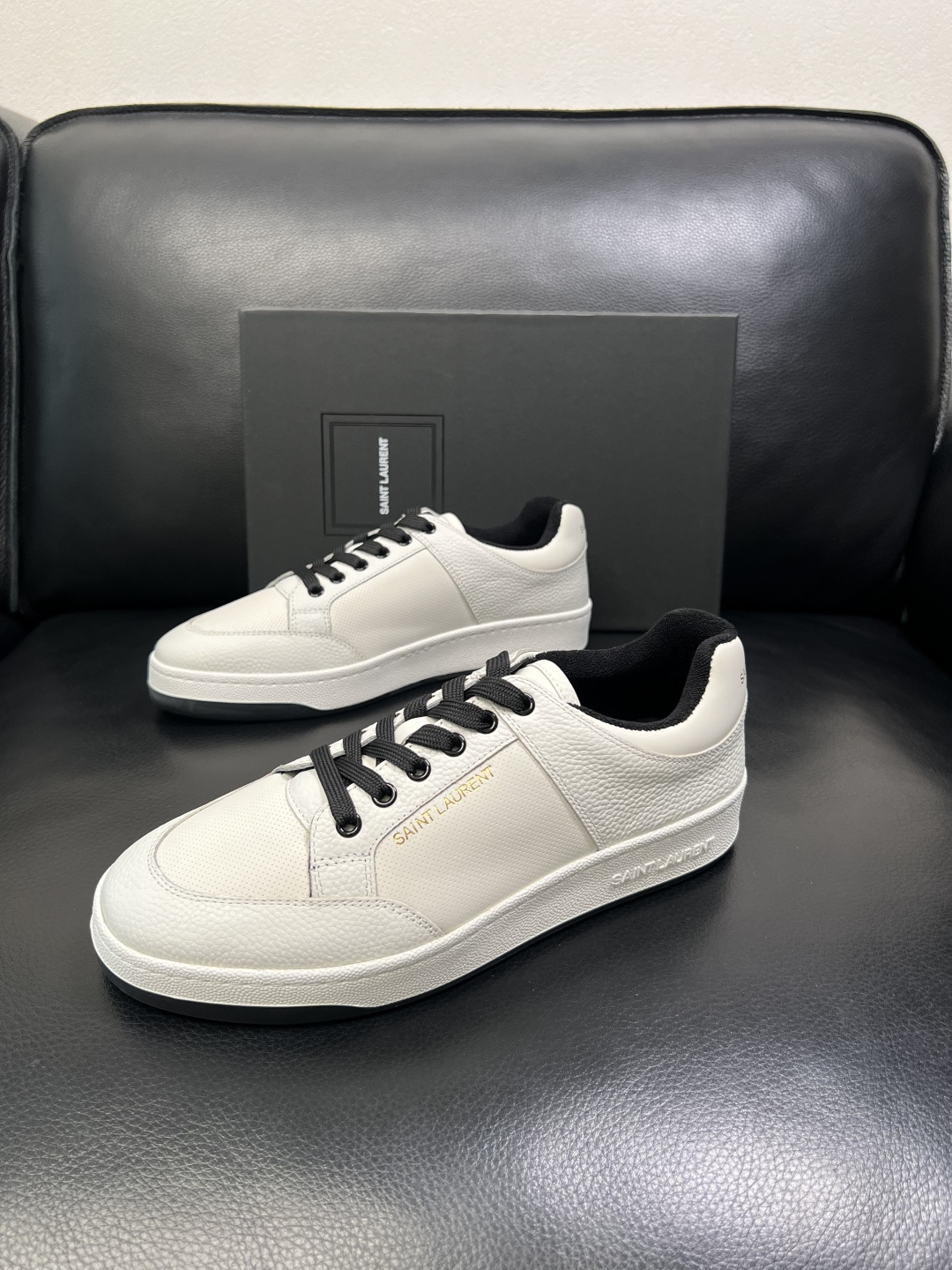 SAINT LAURENT 高品质 顶级工艺品 圣罗兰 专柜同步发售原厂配置，意大利进口牛皮面料，全进口