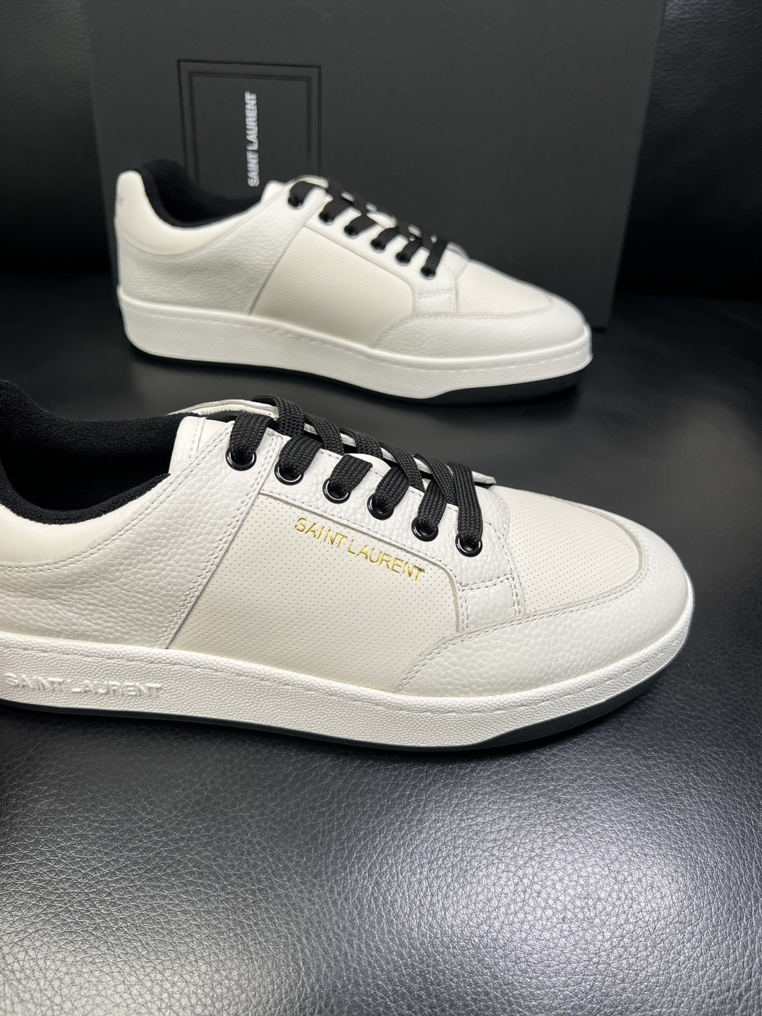 SAINT LAURENT 高品质 顶级工艺品 圣罗兰 专柜同步发售原厂配置，意大利进口牛皮面料，全进口